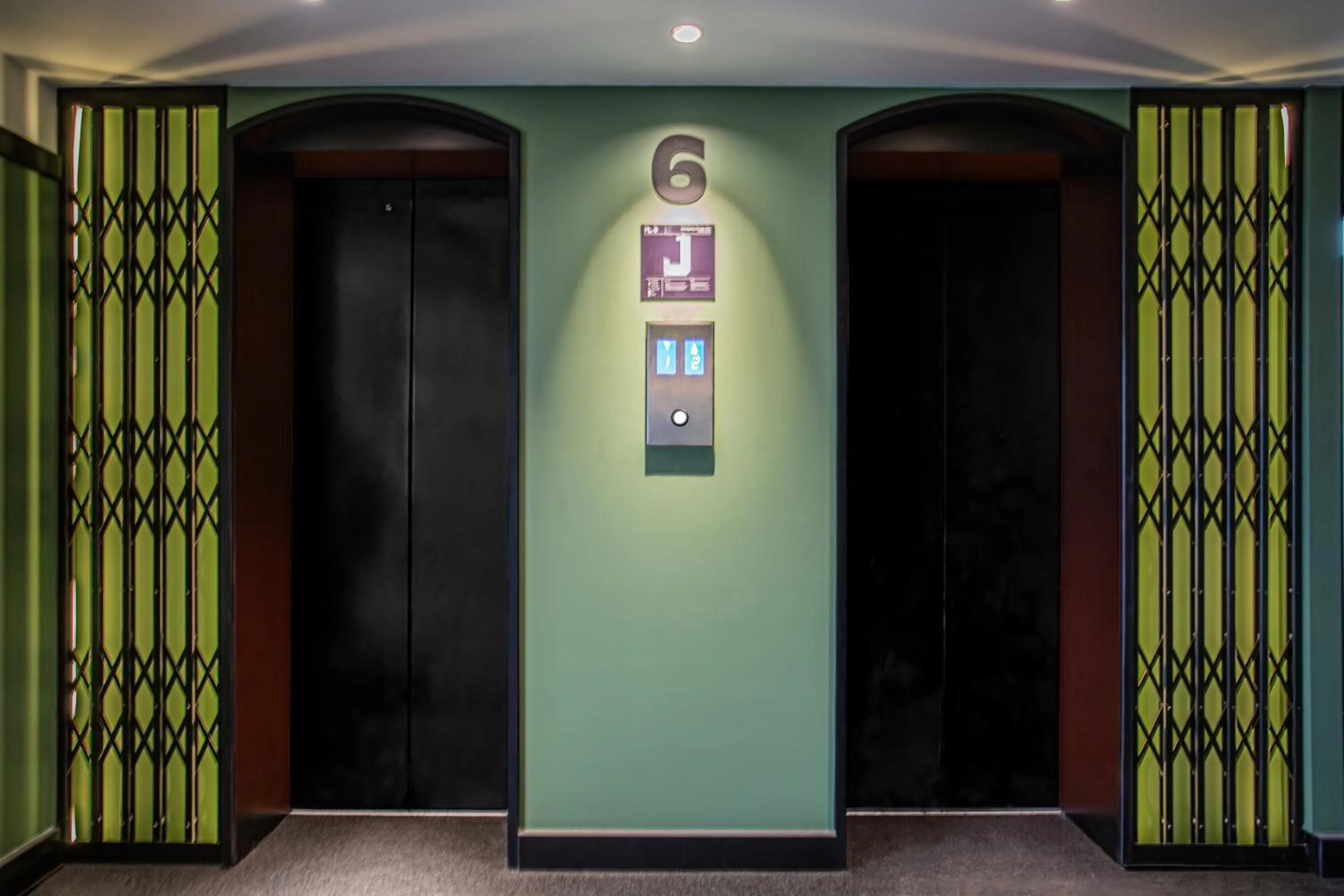 Decorative detail in Lub d Bangkok Chinatown - Steps from Sam Yod MRT Station