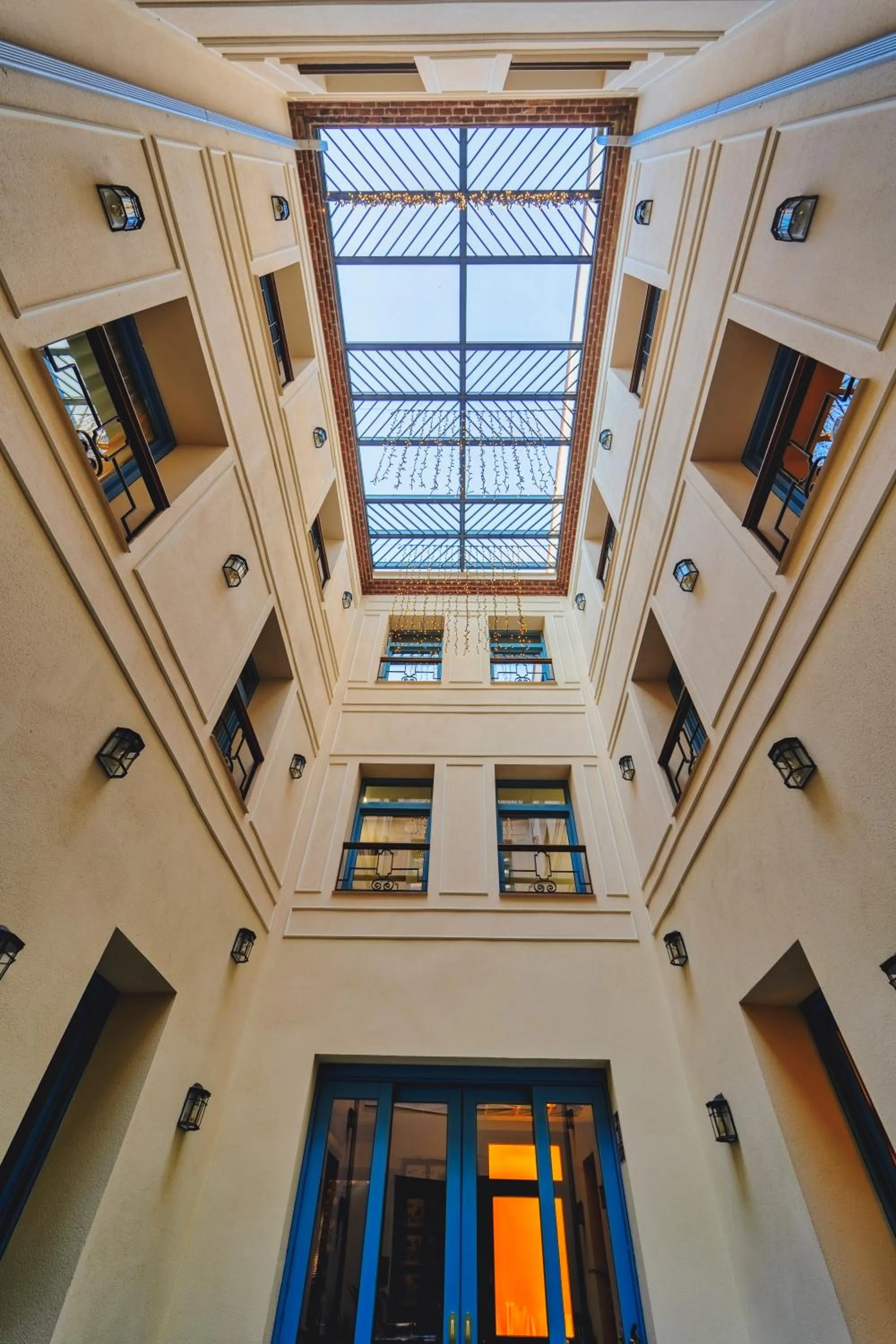 Inner courtyard view in Blue Windows House Apartamentos & Suites
