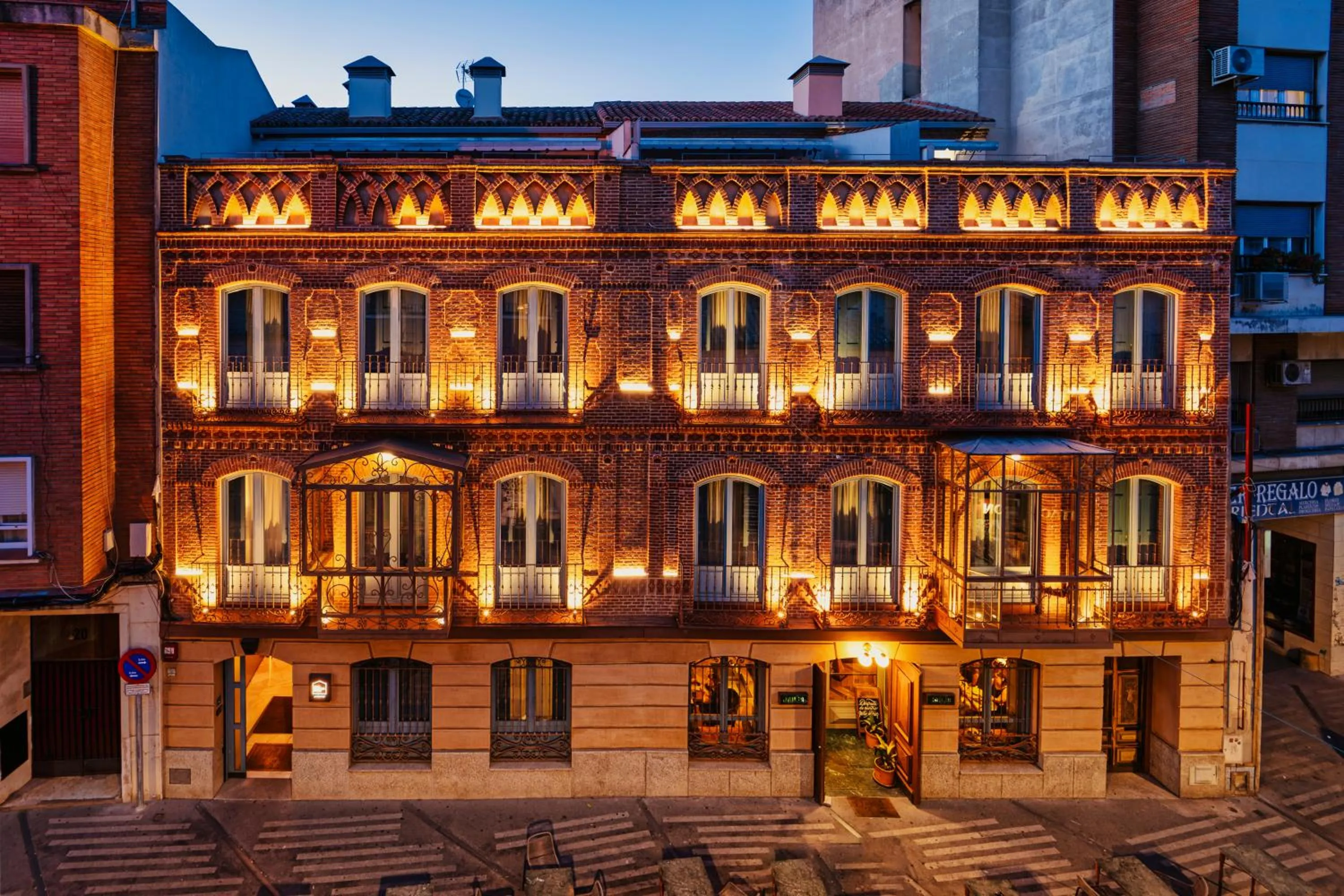 Facade/entrance in Blue Windows House Apartamentos & Suites