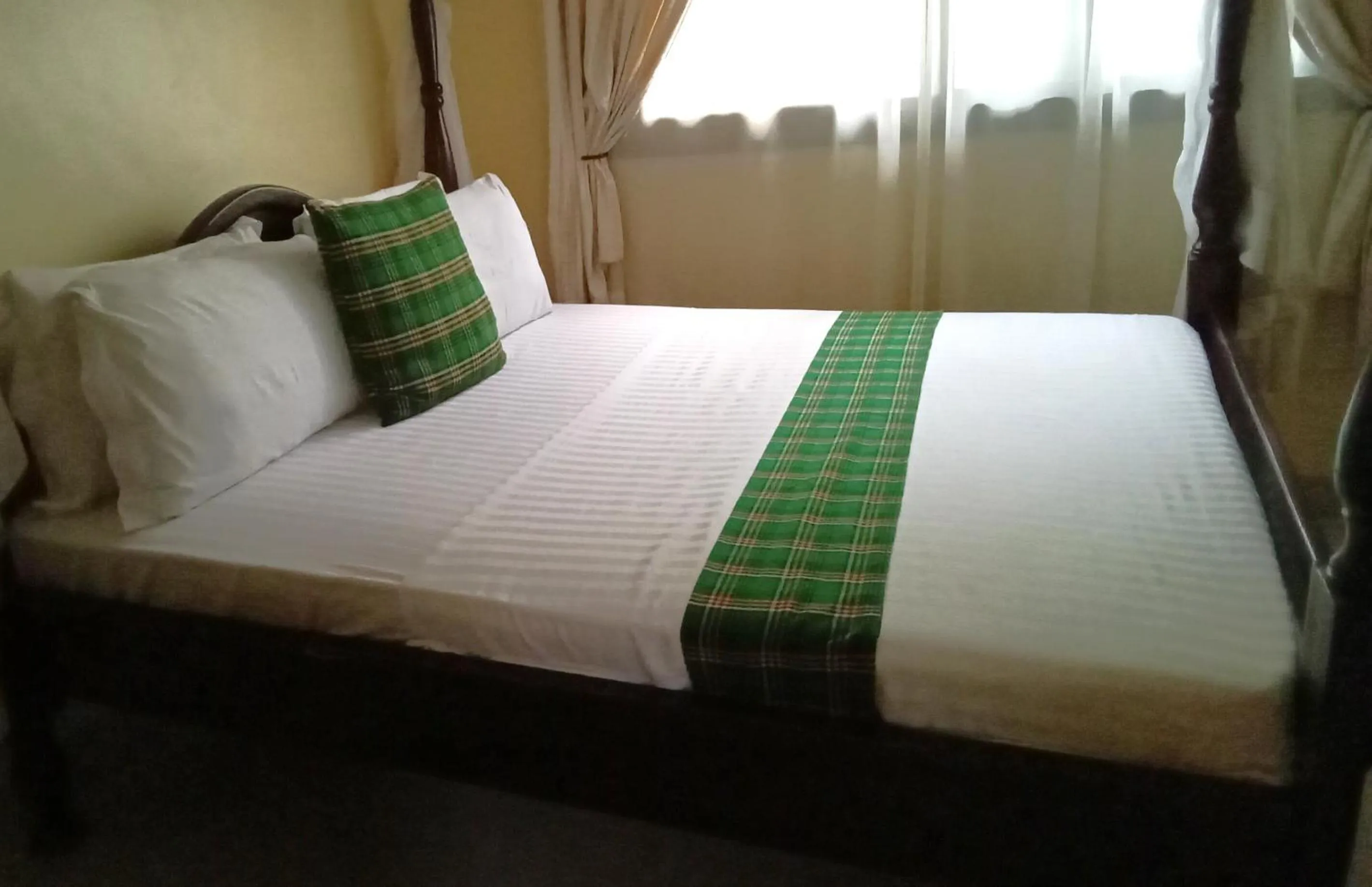 Bed in Transit Airport B&B