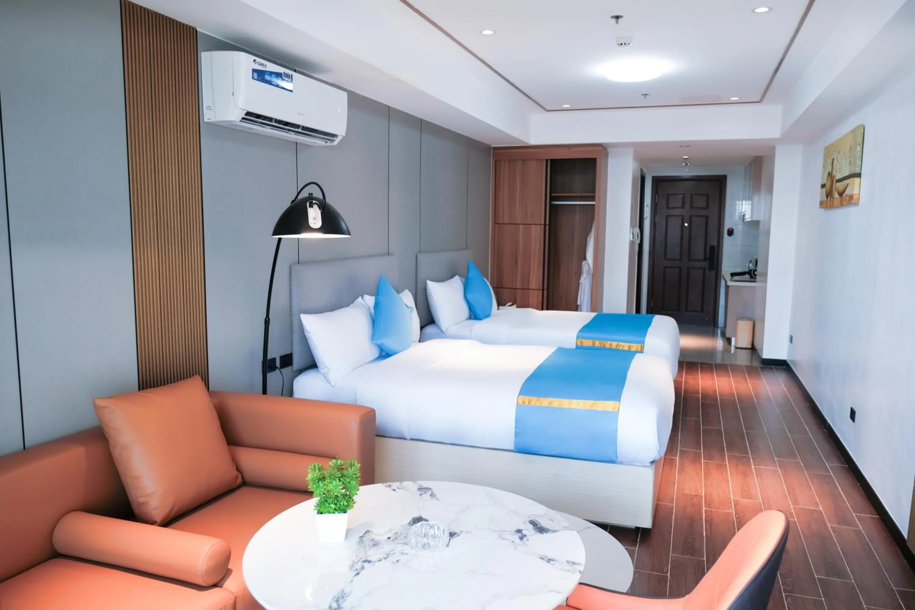 Bedroom, Bed in Golden Seagulls Hotel