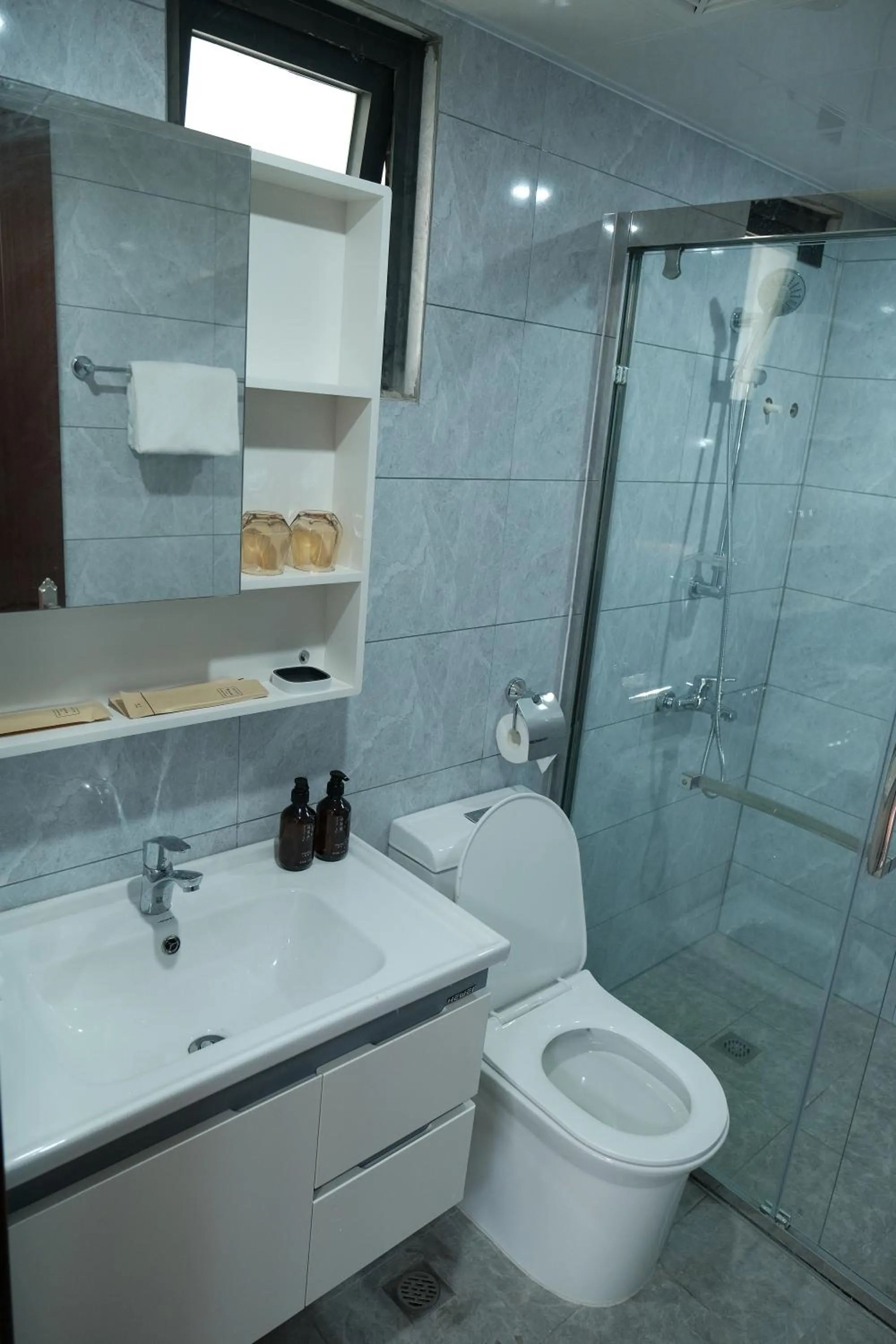 Shower in Golden Seagulls Hotel