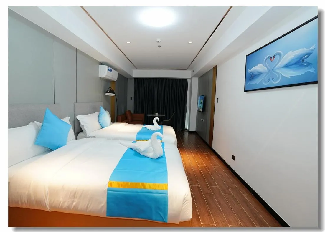 Bedroom, Bed in Golden Seagulls Hotel