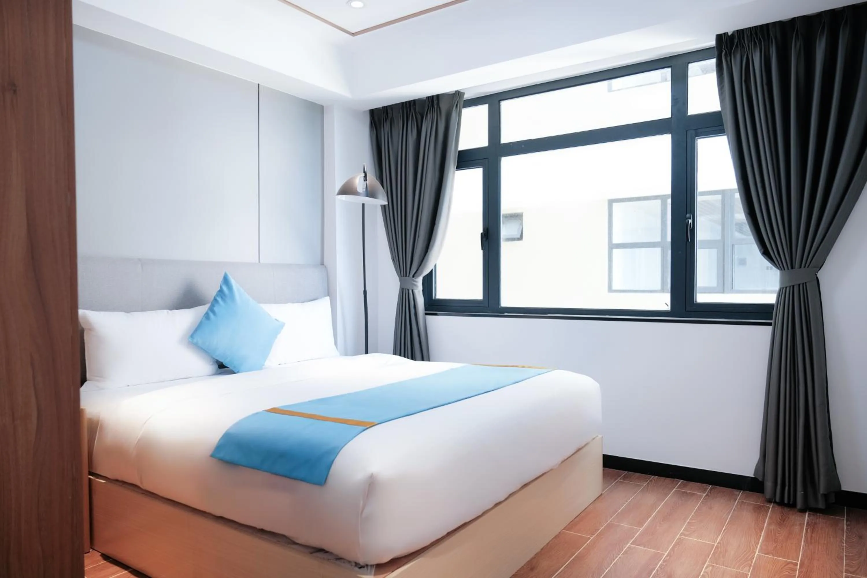 Bedroom, Bed in Golden Seagulls Hotel