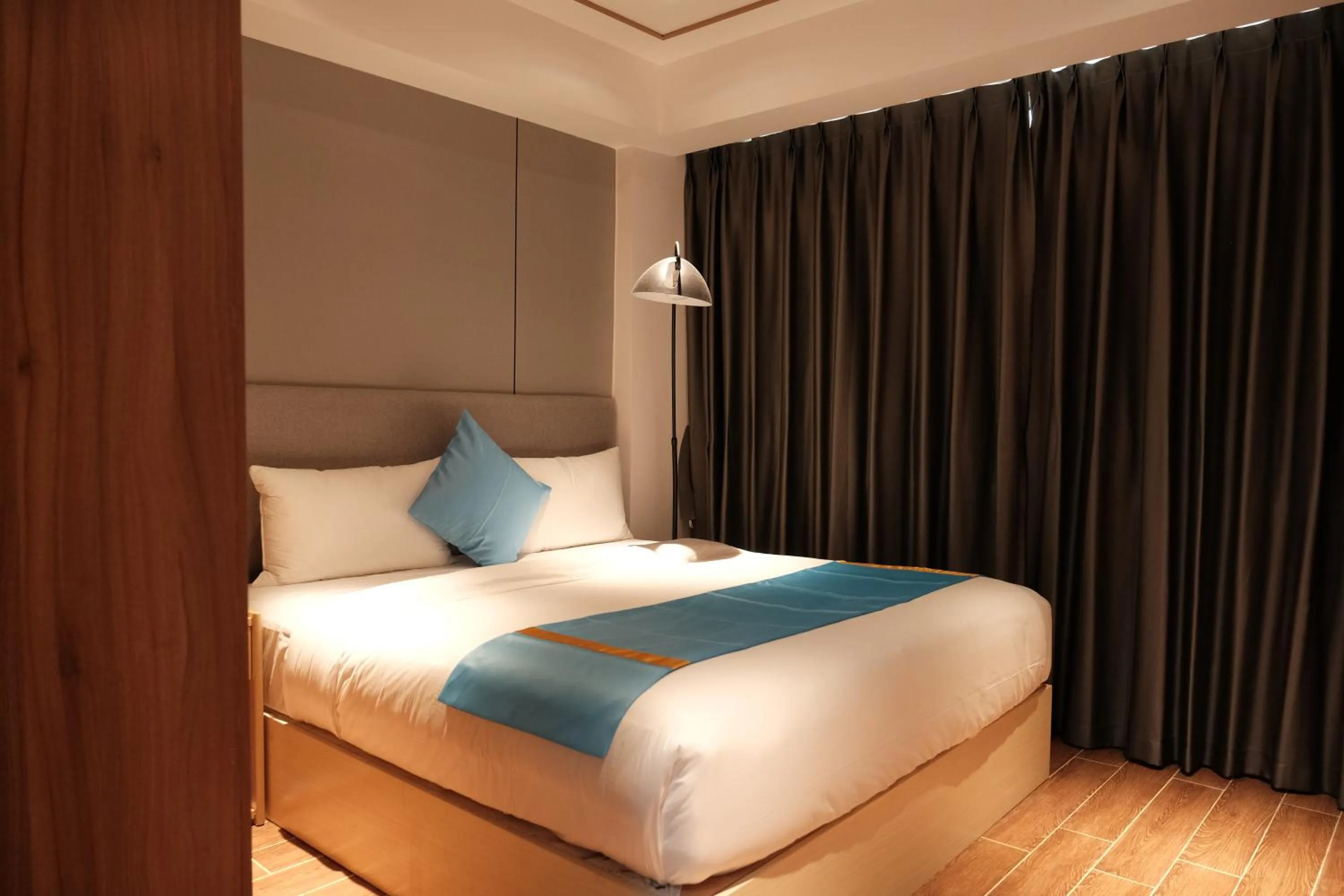 Bedroom, Bed in Golden Seagulls Hotel