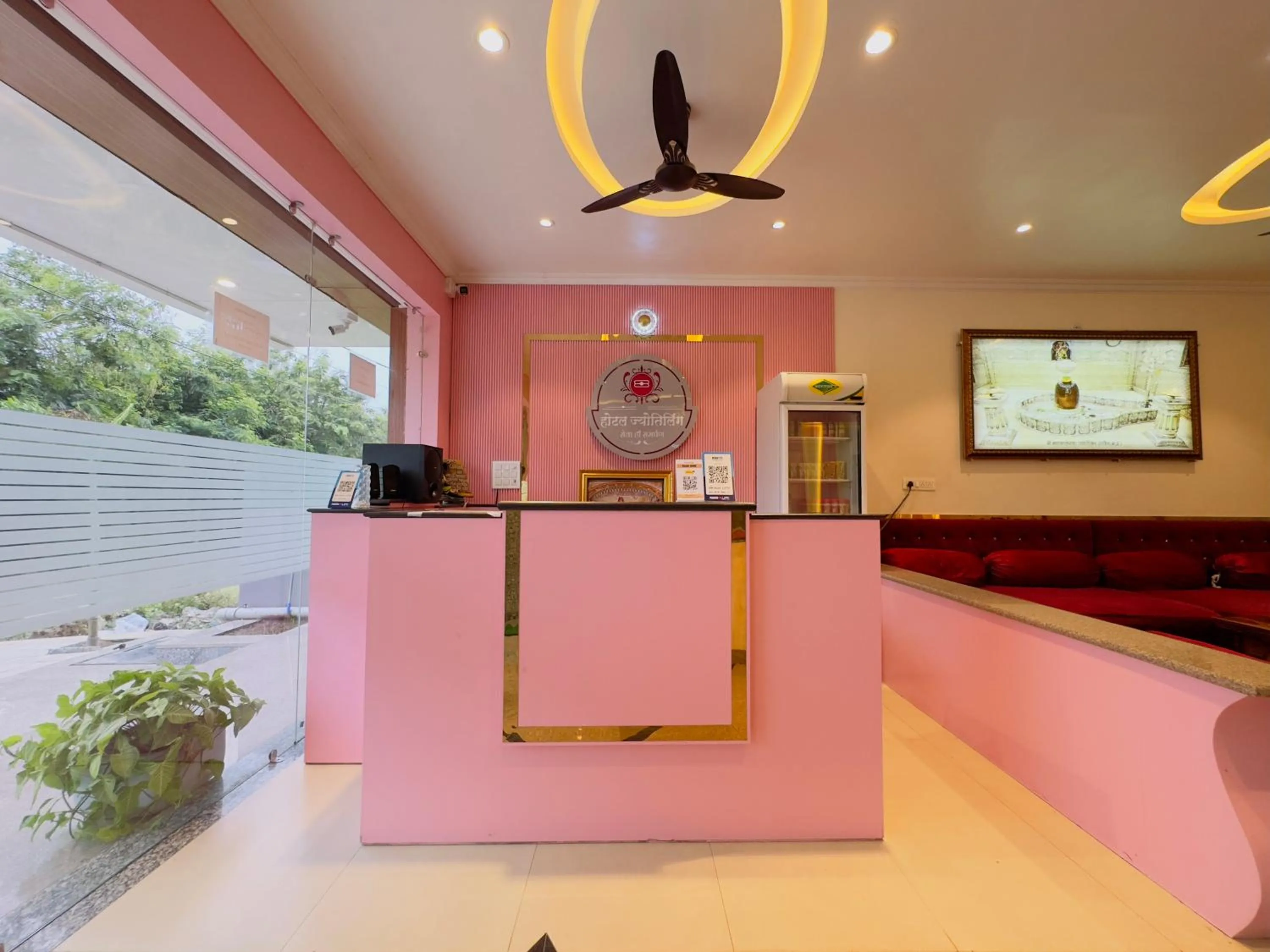 Lobby or reception in Hotel Jyotirlinga- One Way Drop to Mahakal Temple
