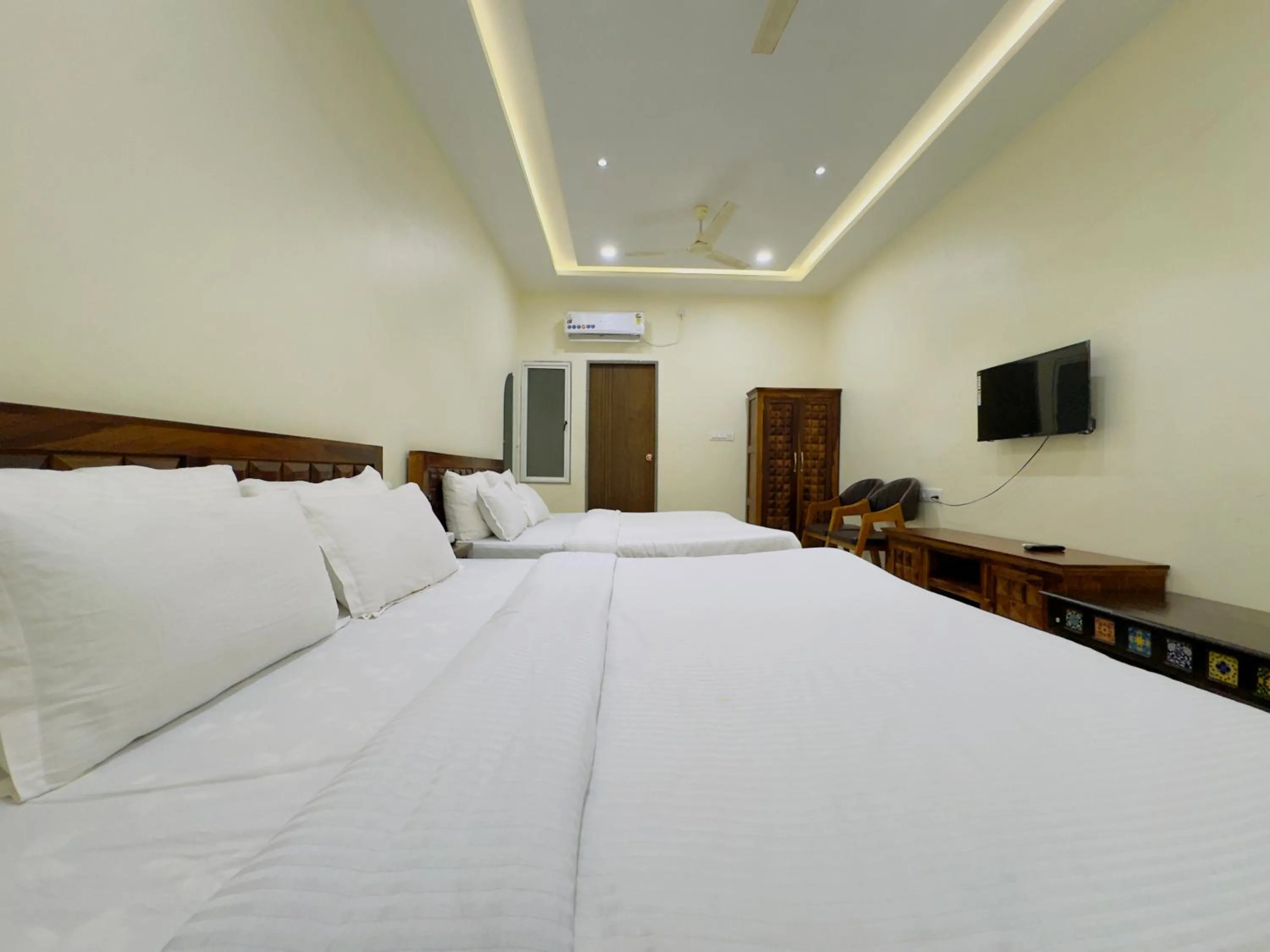 Bed in Hotel Jyotirlinga- One Way Drop to Mahakal Temple