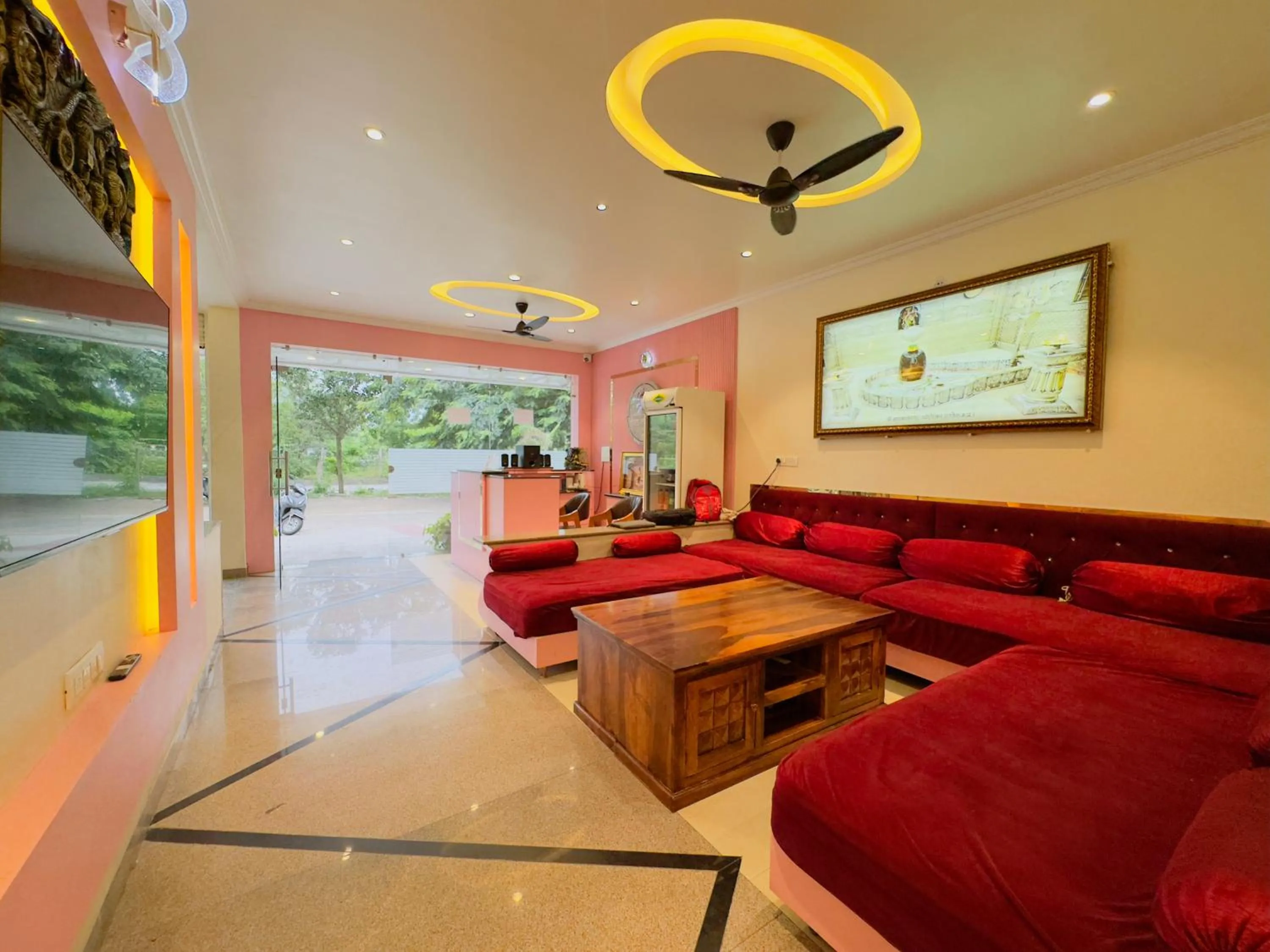 Lobby or reception in Hotel Jyotirlinga- One Way Drop to Mahakal Temple