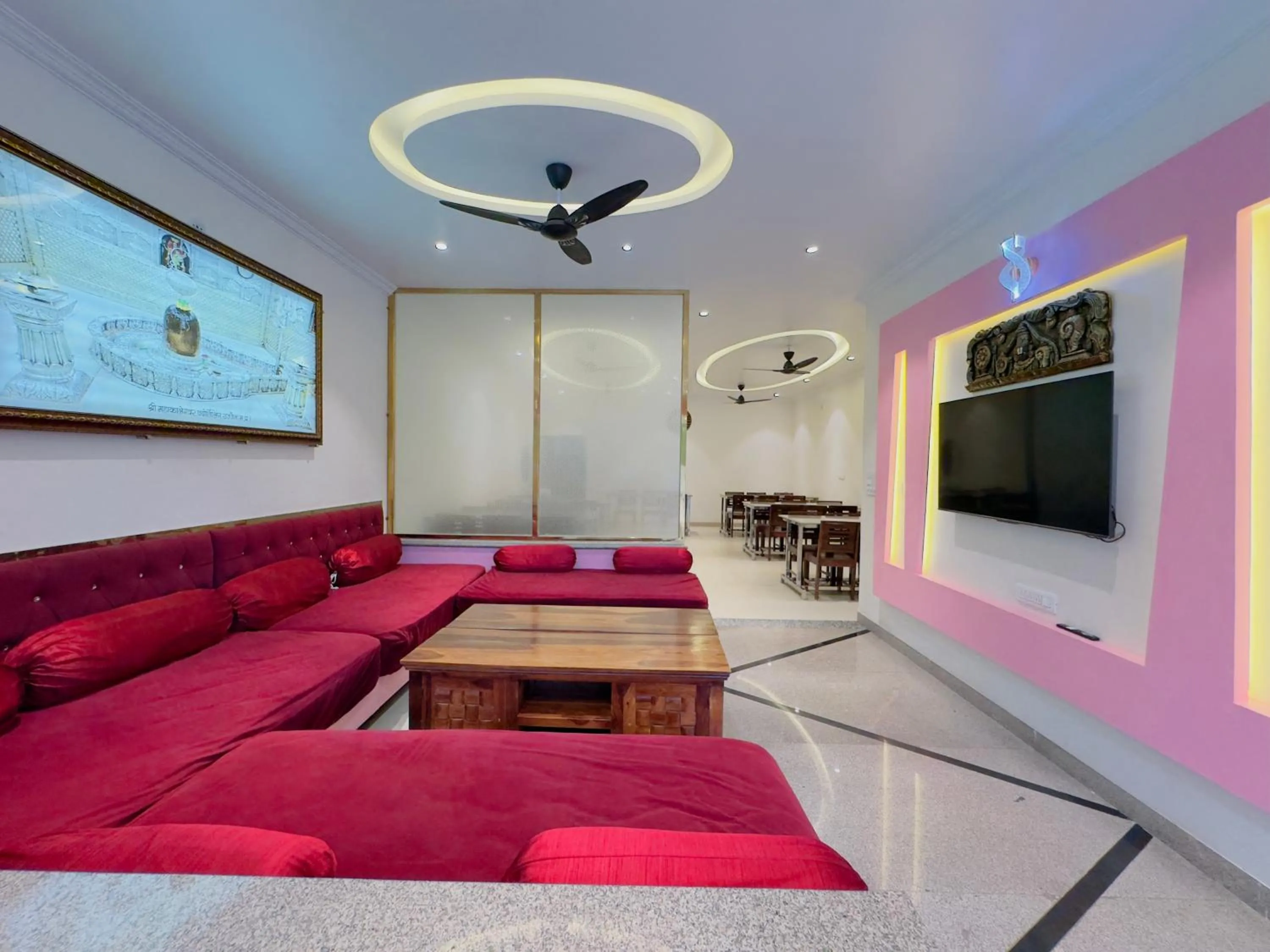 Lobby or reception in Hotel Jyotirlinga- One Way Drop to Mahakal Temple