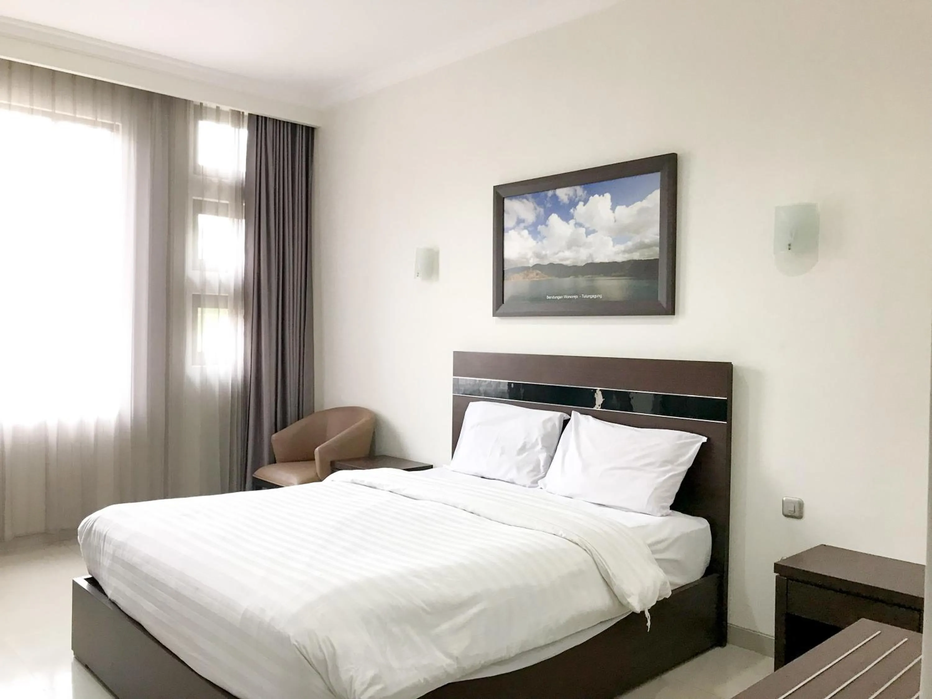 Bedroom, Bed in Selorejo Resort Mitra RedDoorz