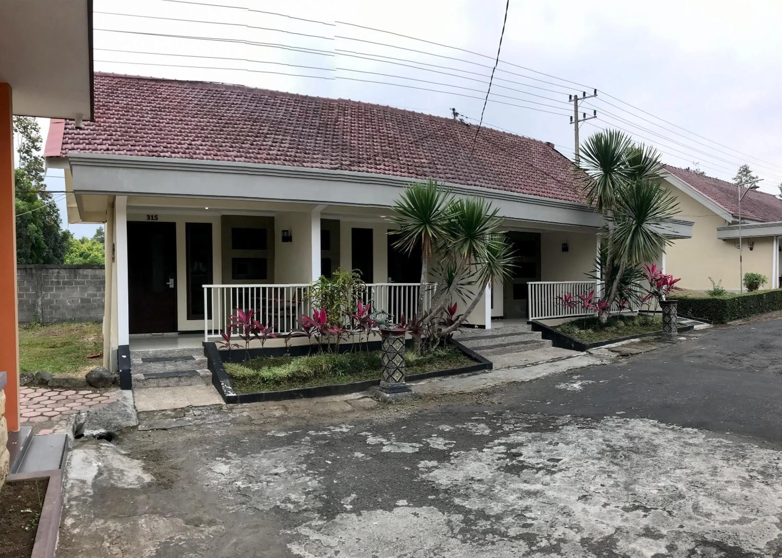 Property building in Selorejo Resort Mitra RedDoorz