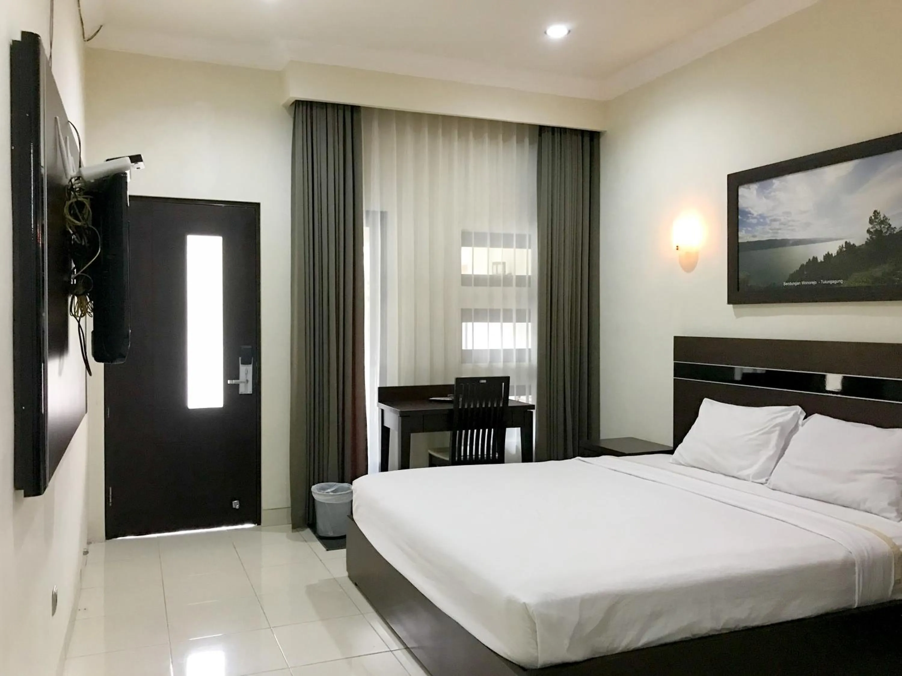 Bedroom, Bed in Selorejo Resort Mitra RedDoorz