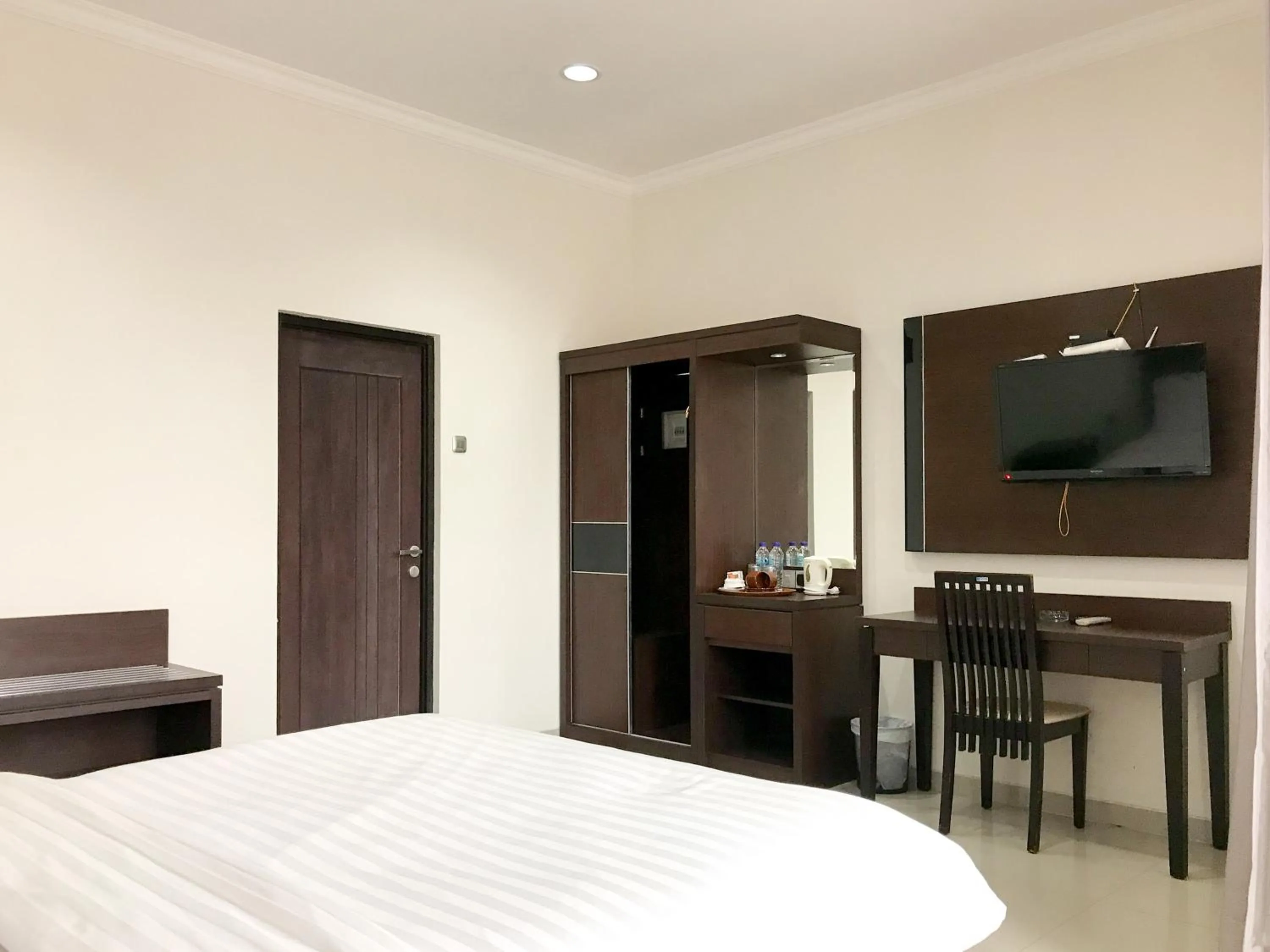 Bedroom, Bed in Selorejo Resort Mitra RedDoorz