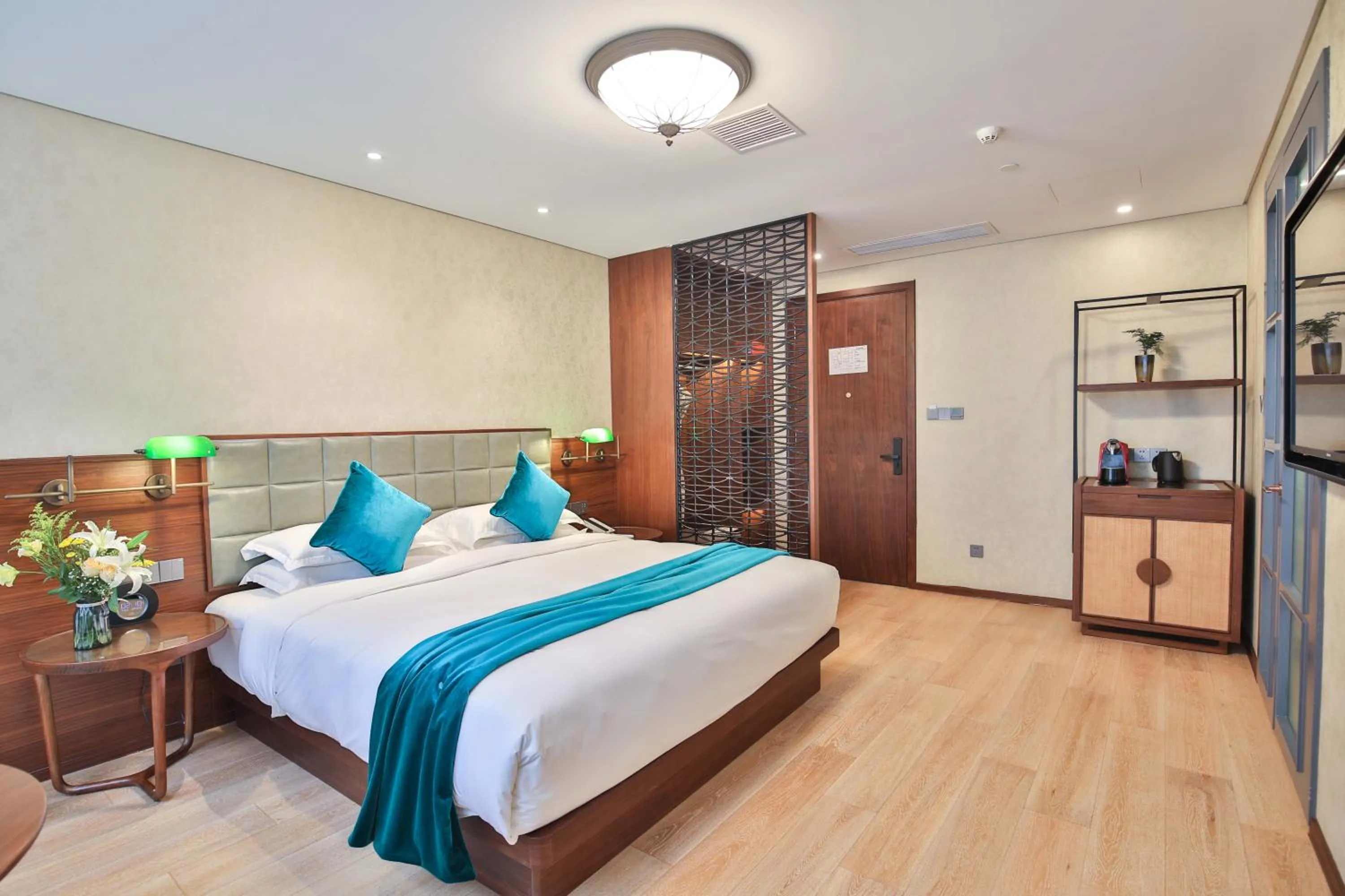 Photo of the whole room, Bed in SSAW Garden Hotel Ningbo Xikou