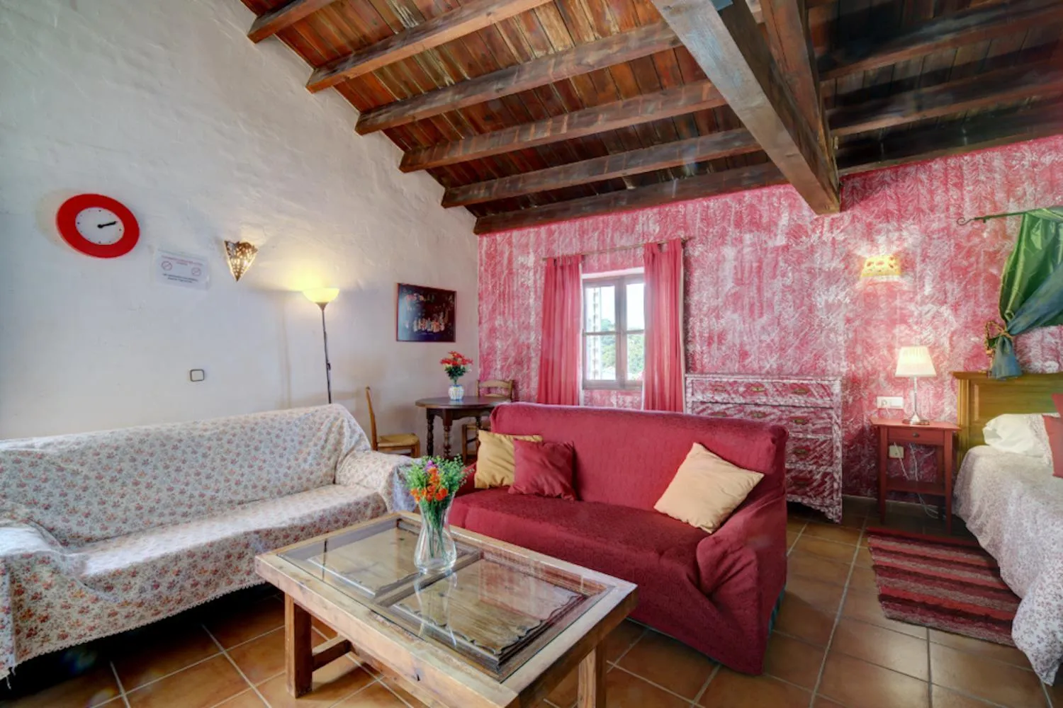 Seating area in Hotel Restaurante Bandolero
