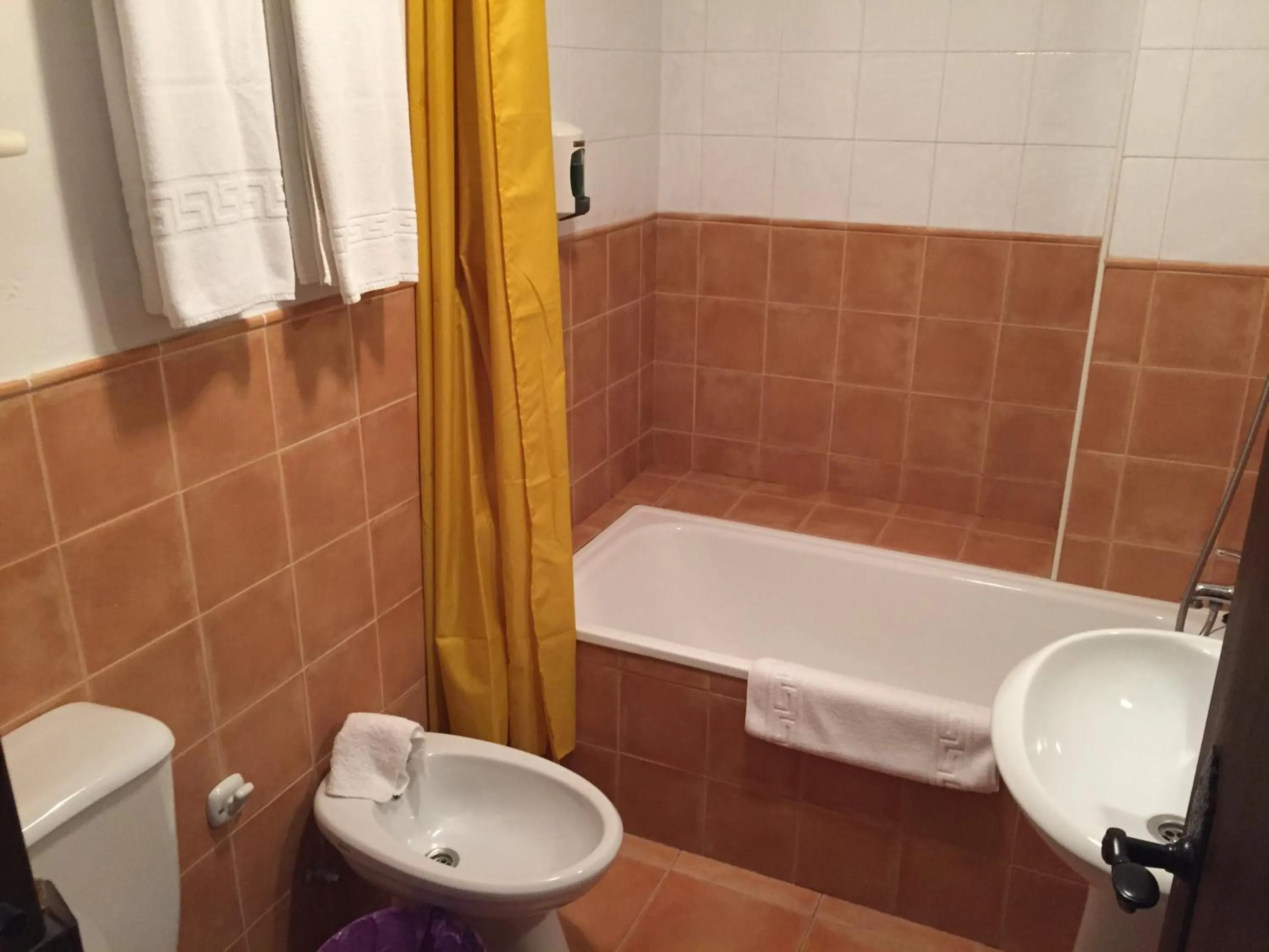 Shower in Hotel Restaurante Bandolero