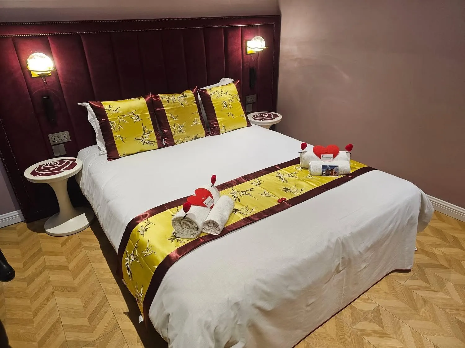 Bed in Rosemay Hotel near London Heathrow Airport
