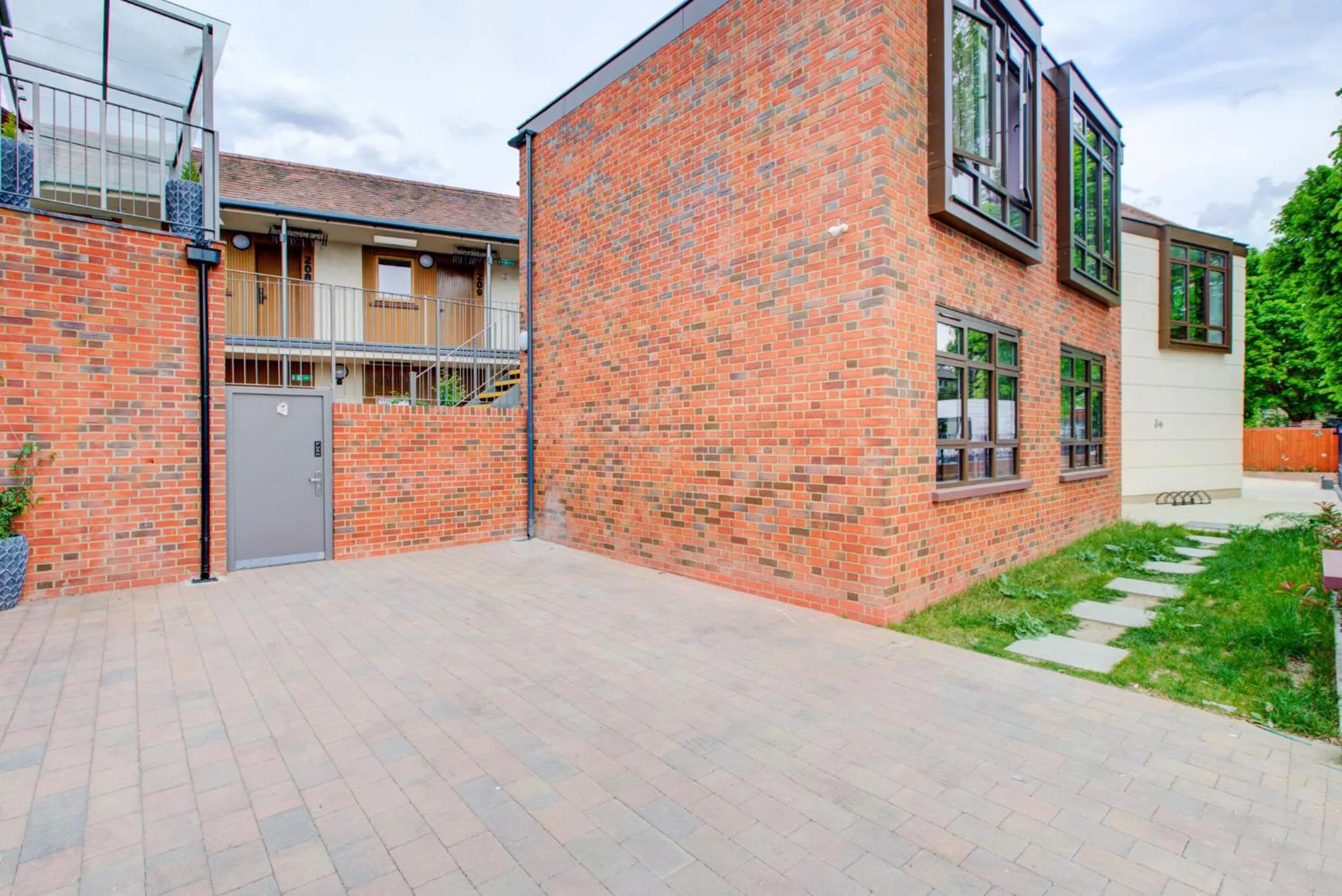 Property building in Rosemay Hotel near London Heathrow Airport