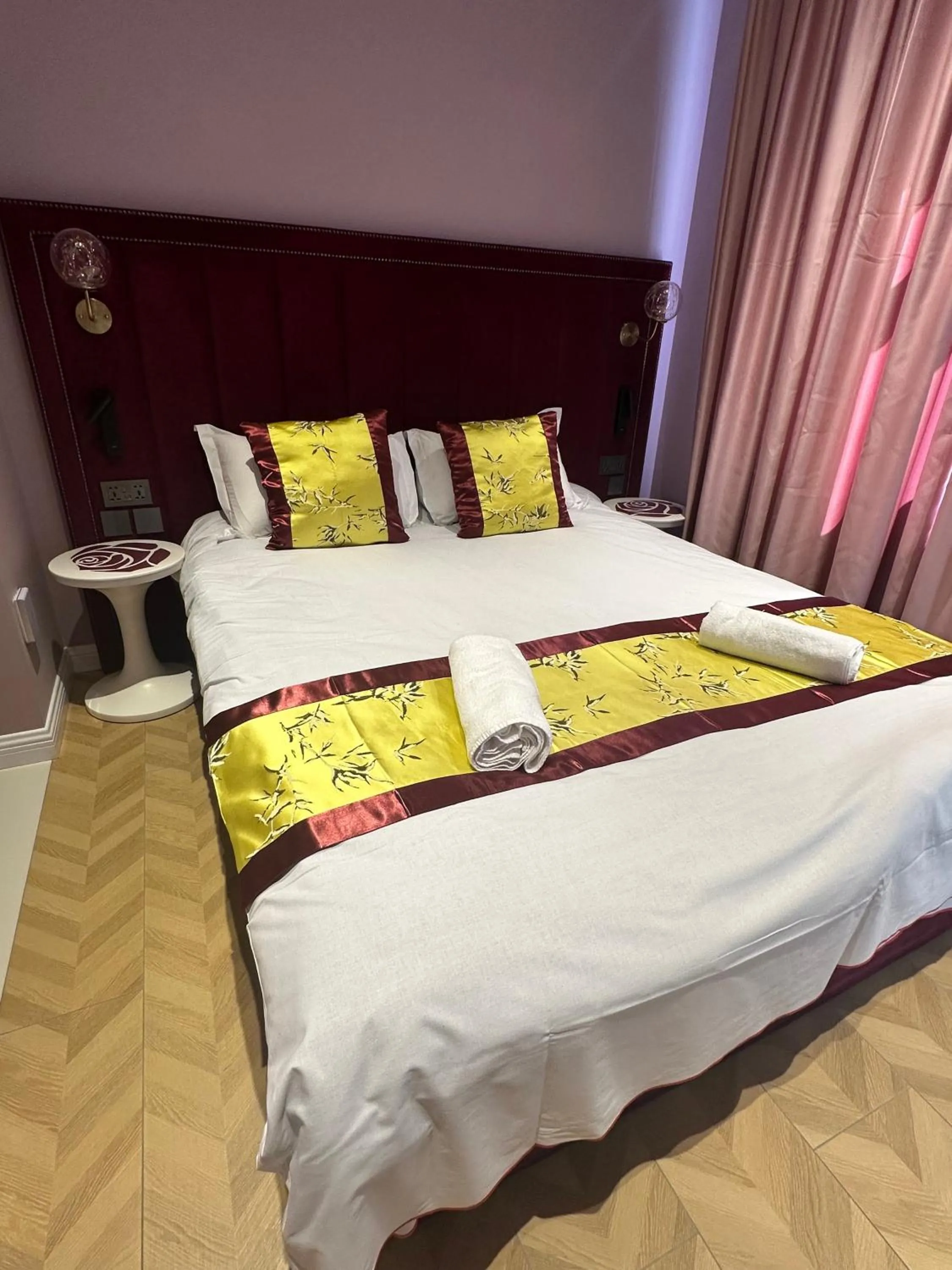 Bedroom, Bed in Rosemay Hotel near London Heathrow Airport