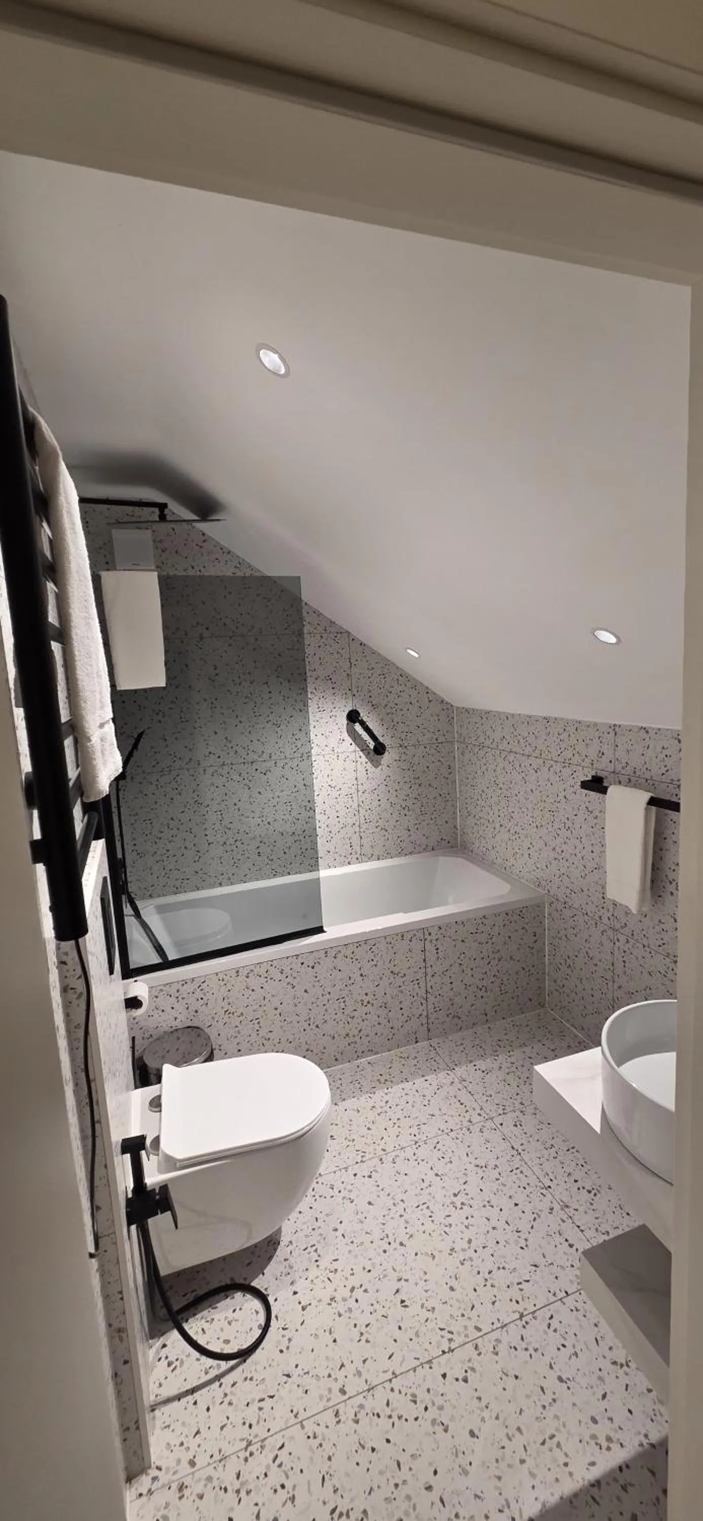 Bathroom in Rosemay Hotel near London Heathrow Airport