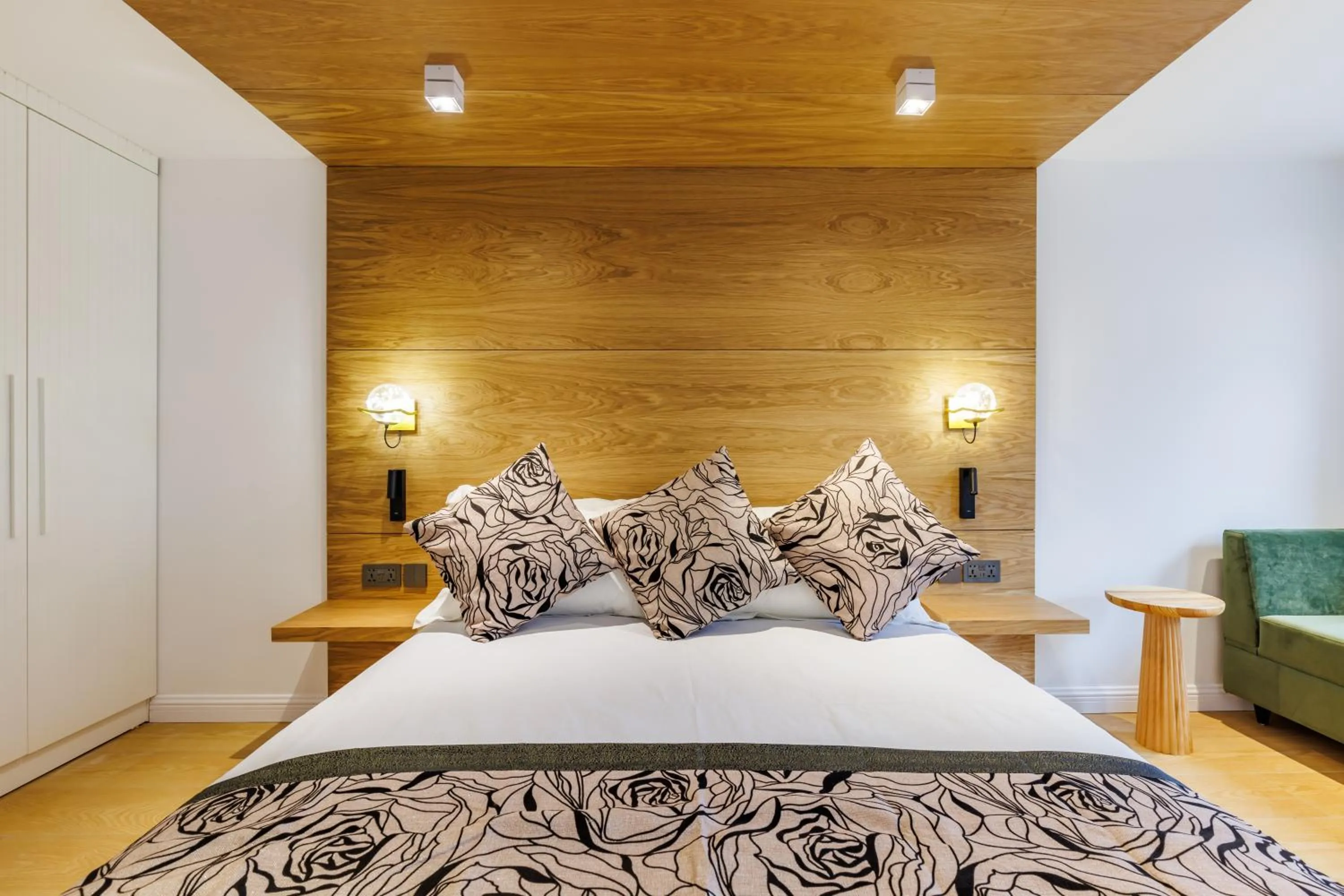 Bed in Rosemay Hotel near London Heathrow Airport