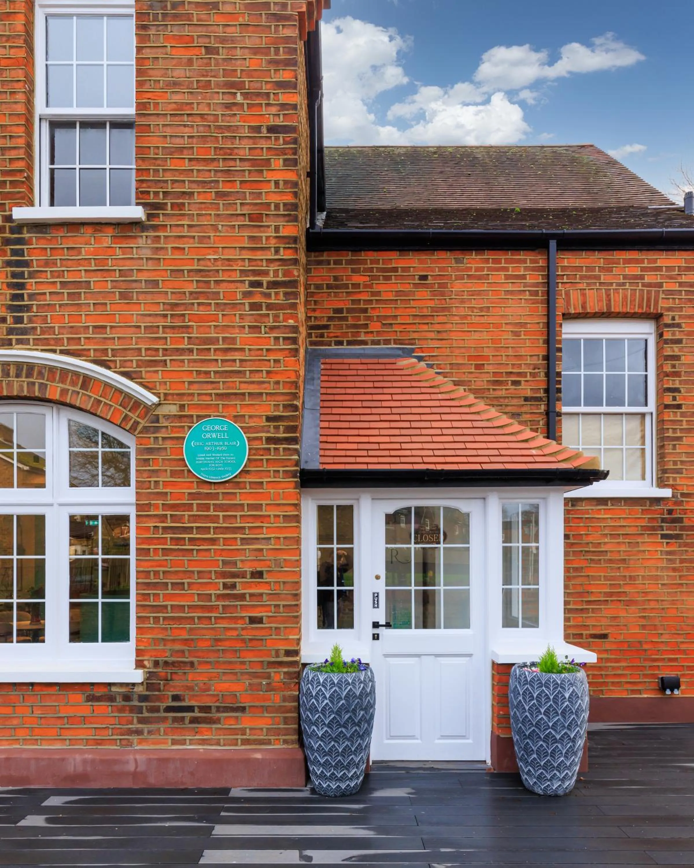 Property building in Rosemay Hotel near London Heathrow Airport