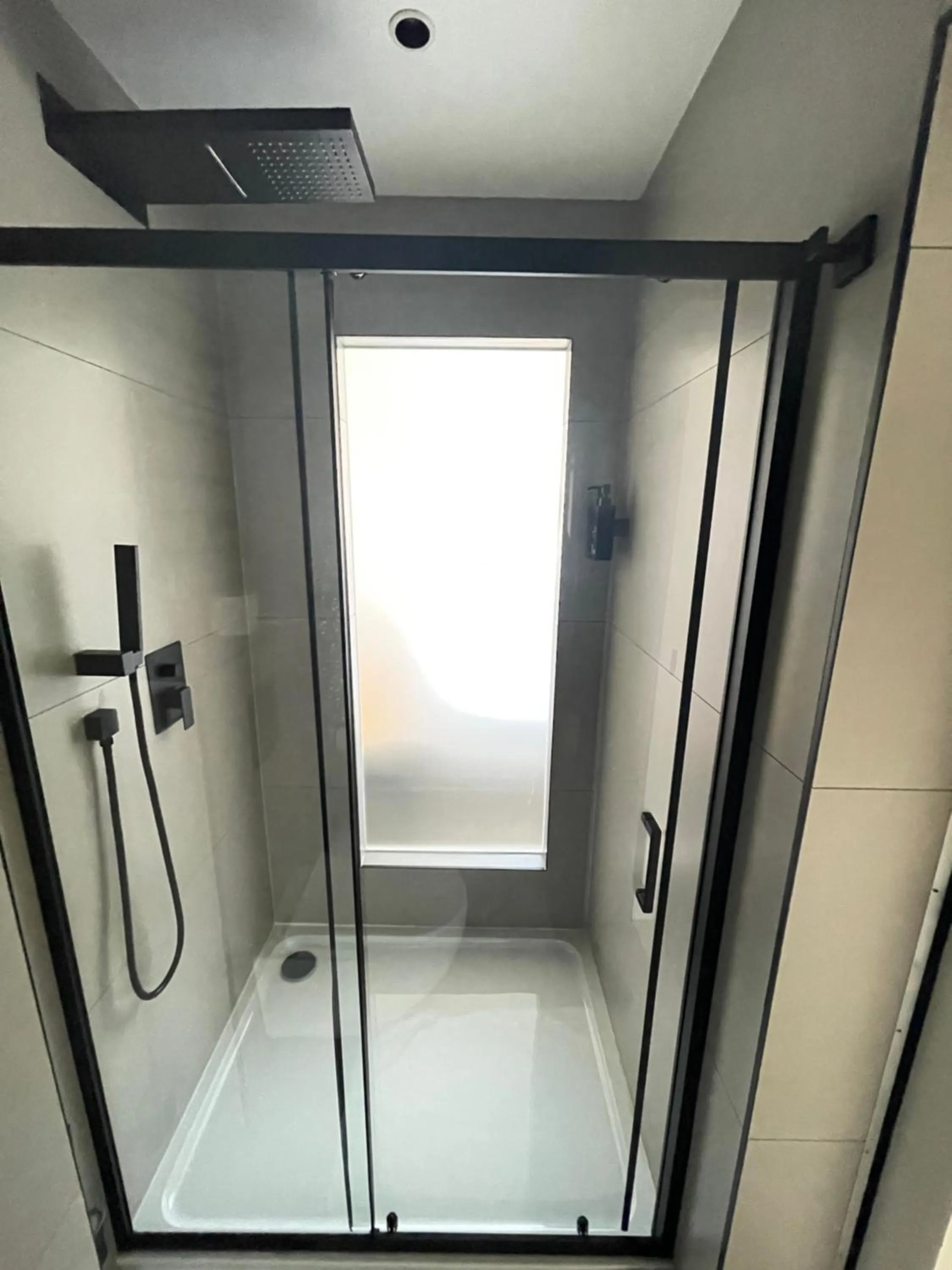 Shower in Rosemay Hotel near London Heathrow Airport