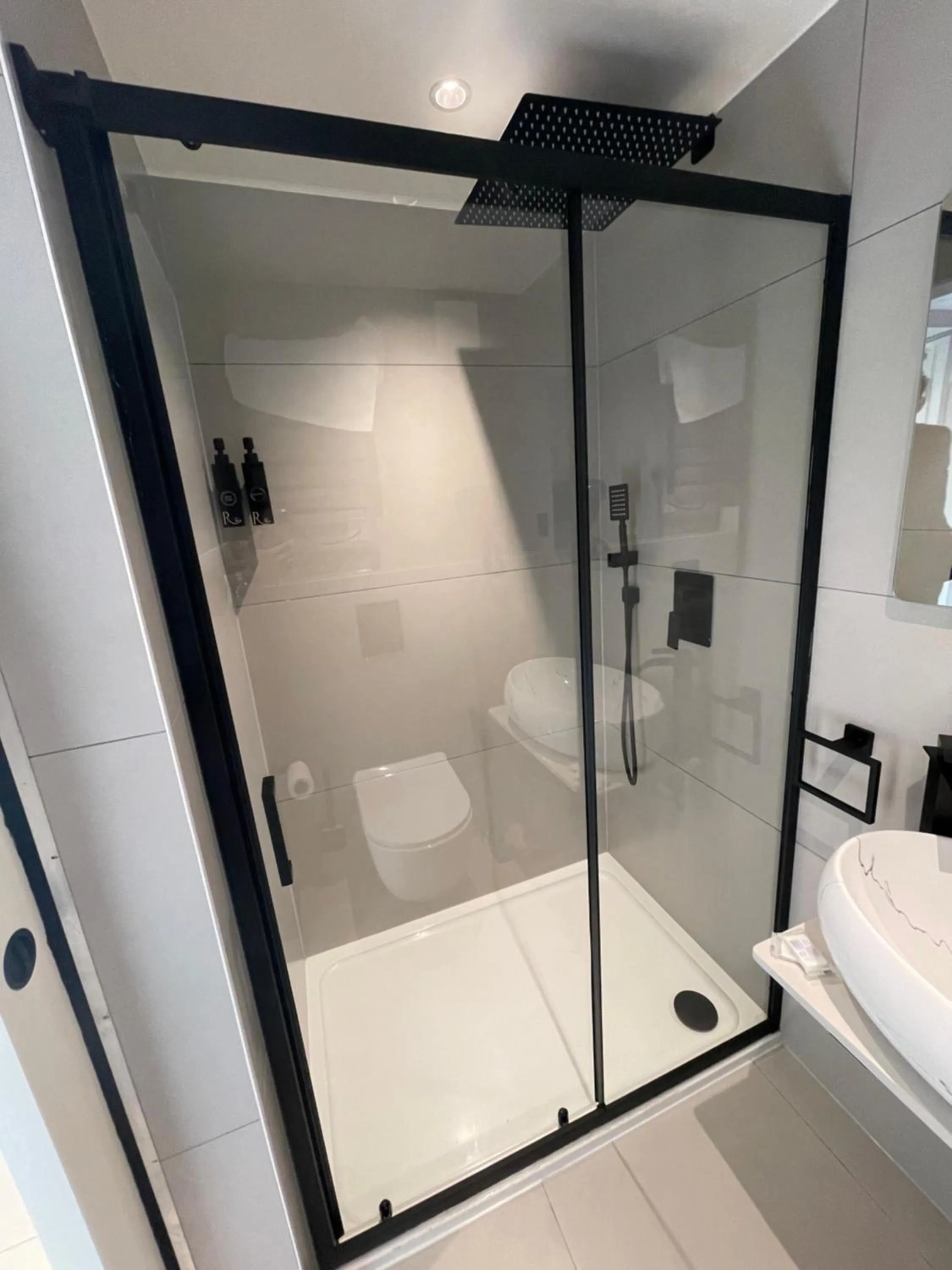 Shower in Rosemay Hotel near London Heathrow Airport