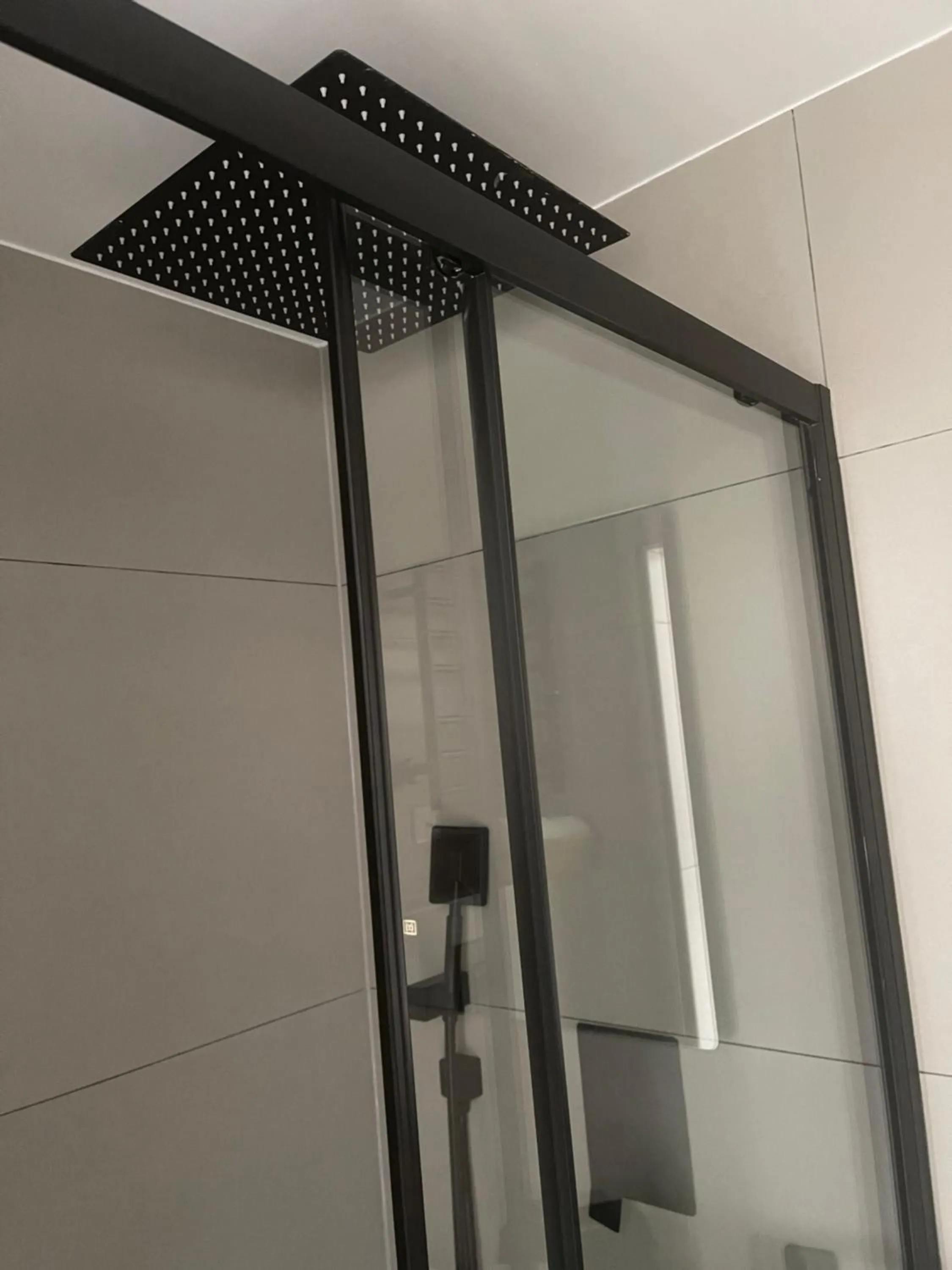 Shower in Rosemay Hotel near London Heathrow Airport