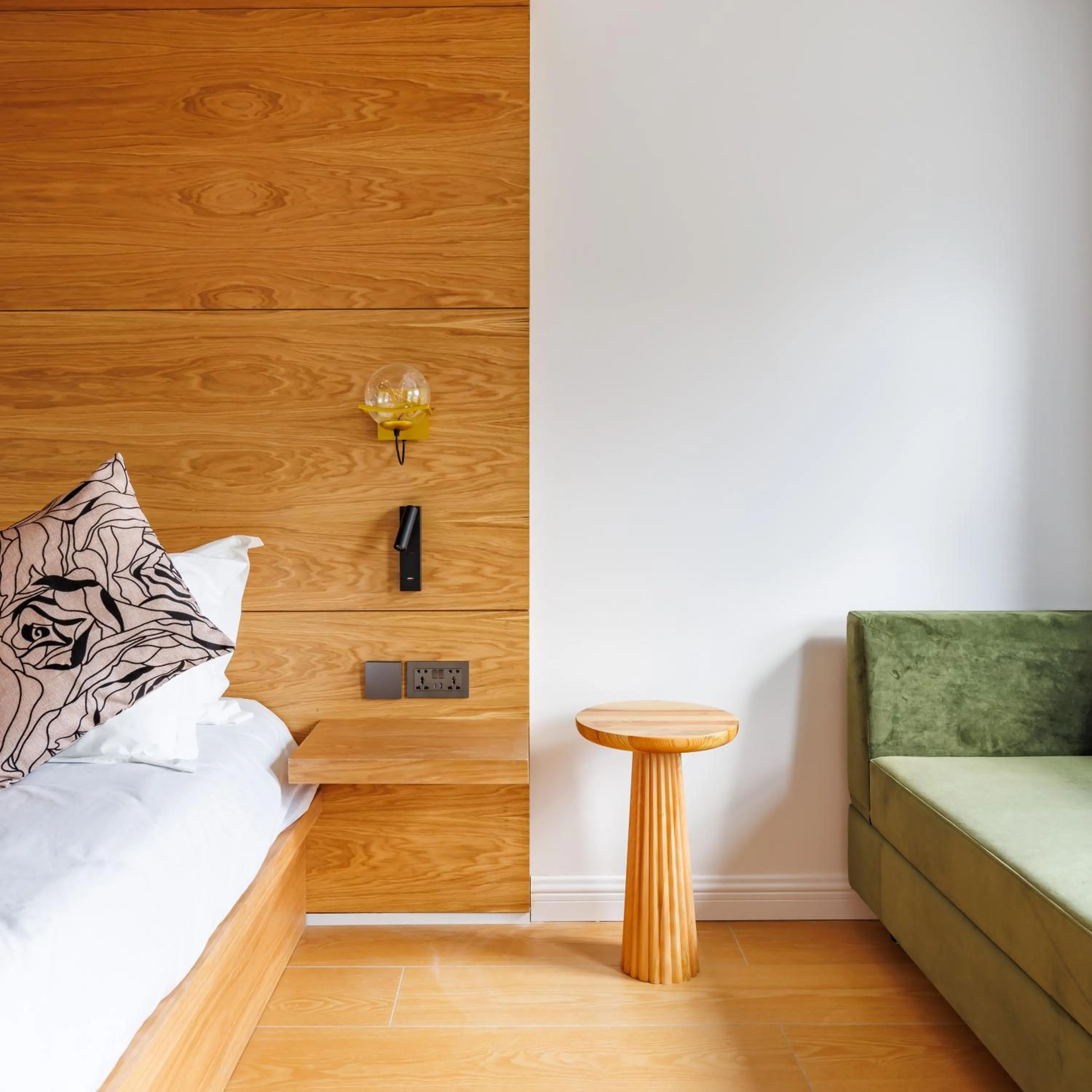 Bed in Rosemay Hotel near London Heathrow Airport