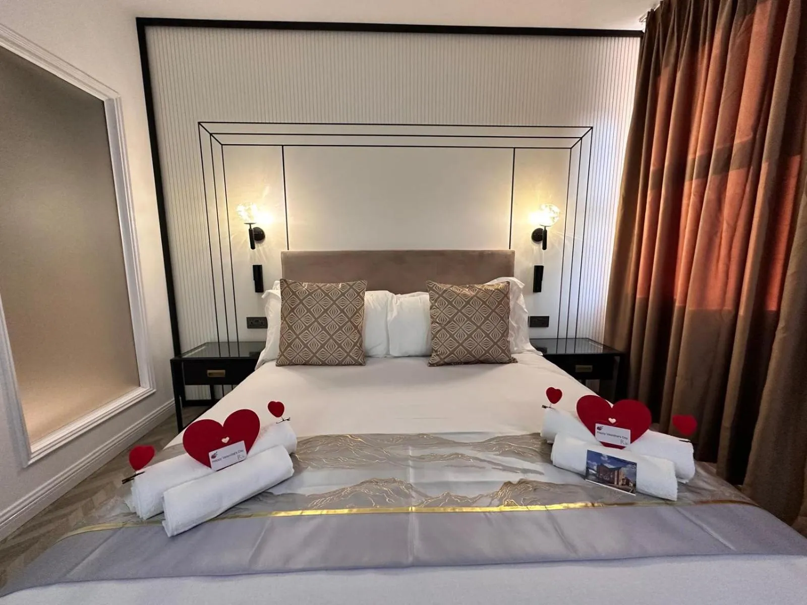 Bed in Rosemay Hotel near London Heathrow Airport