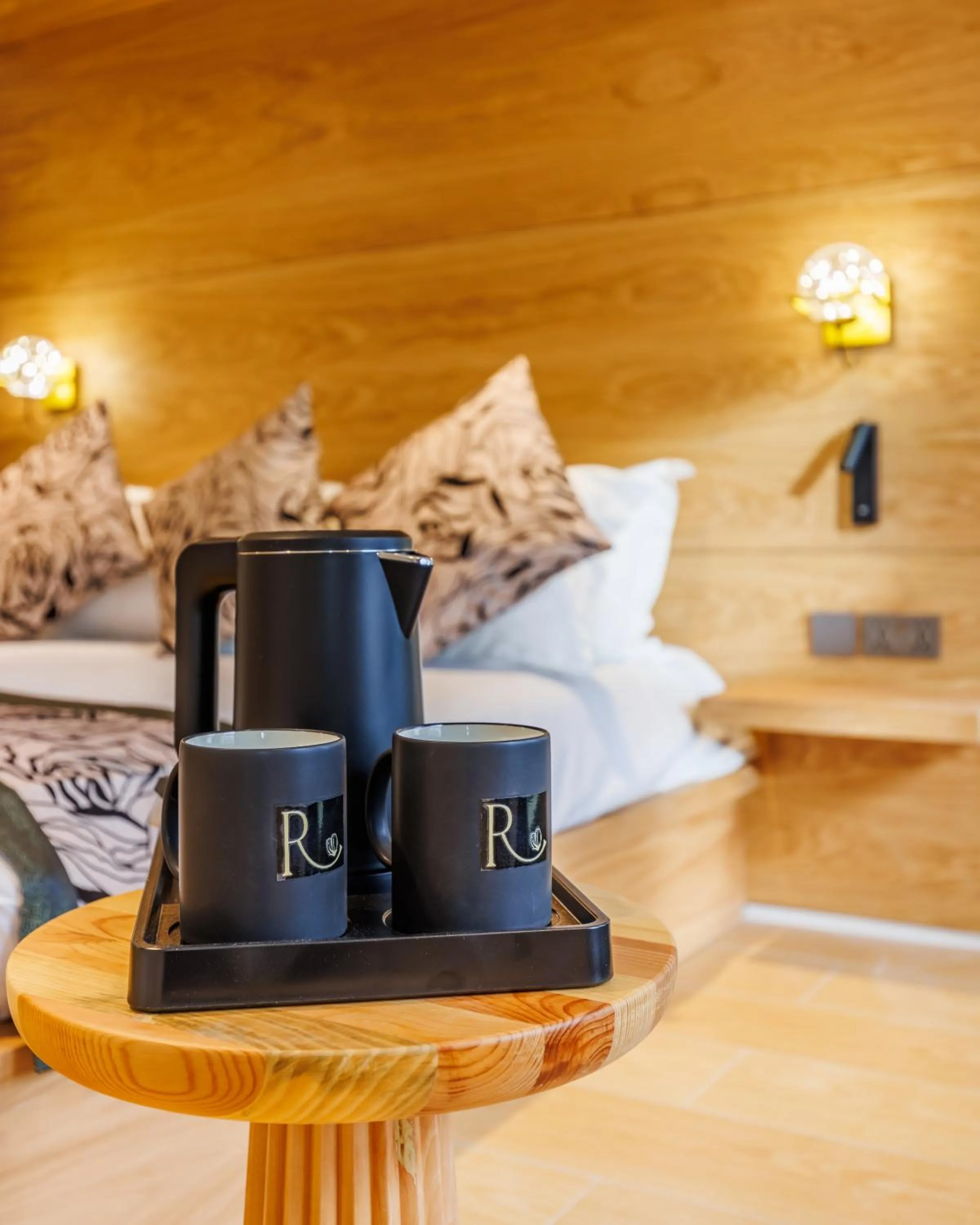 Coffee/tea facilities, Bed in Rosemay Hotel near London Heathrow Airport