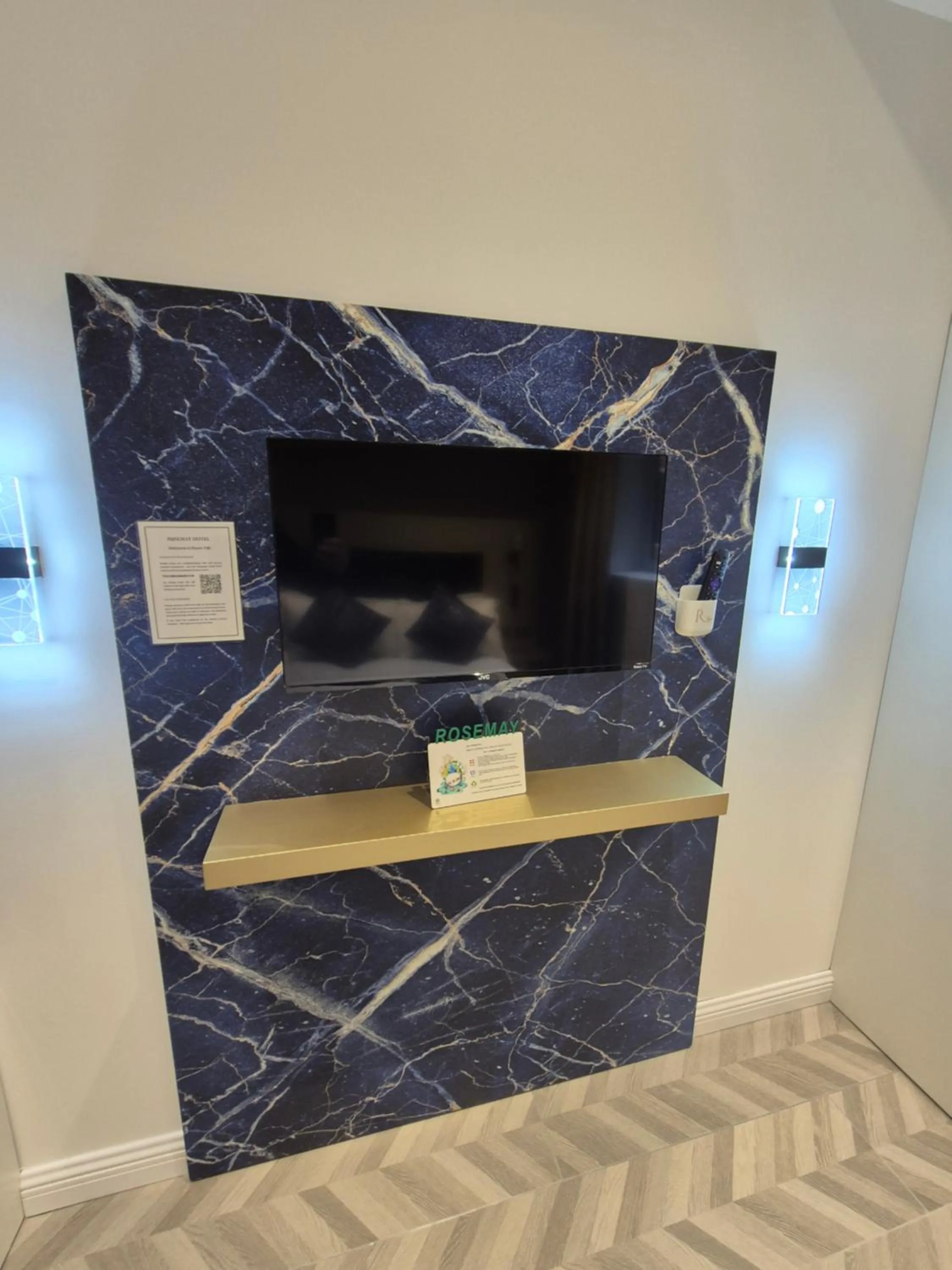 TV and multimedia in Rosemay Hotel near London Heathrow Airport