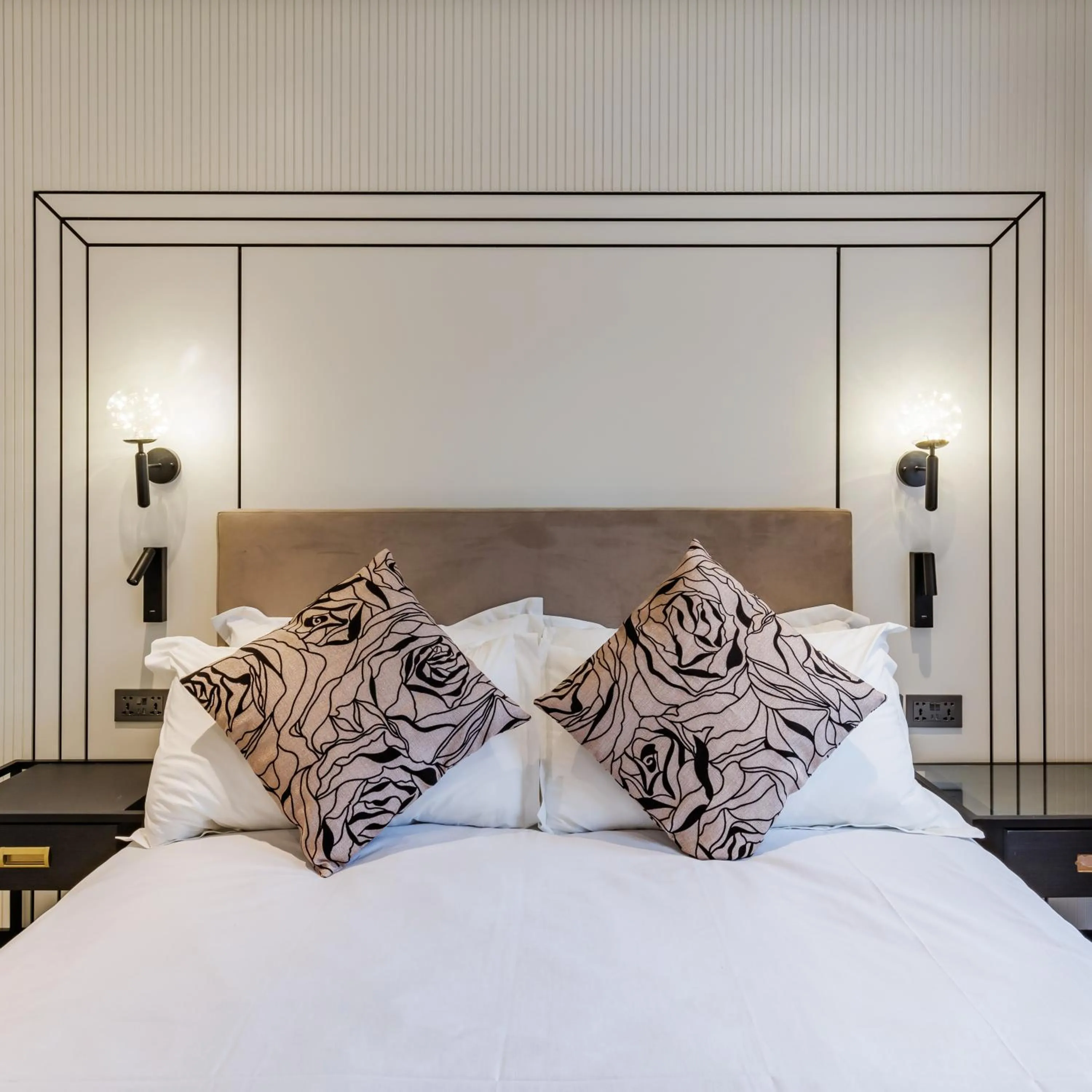 Bed in Rosemay Hotel near London Heathrow Airport