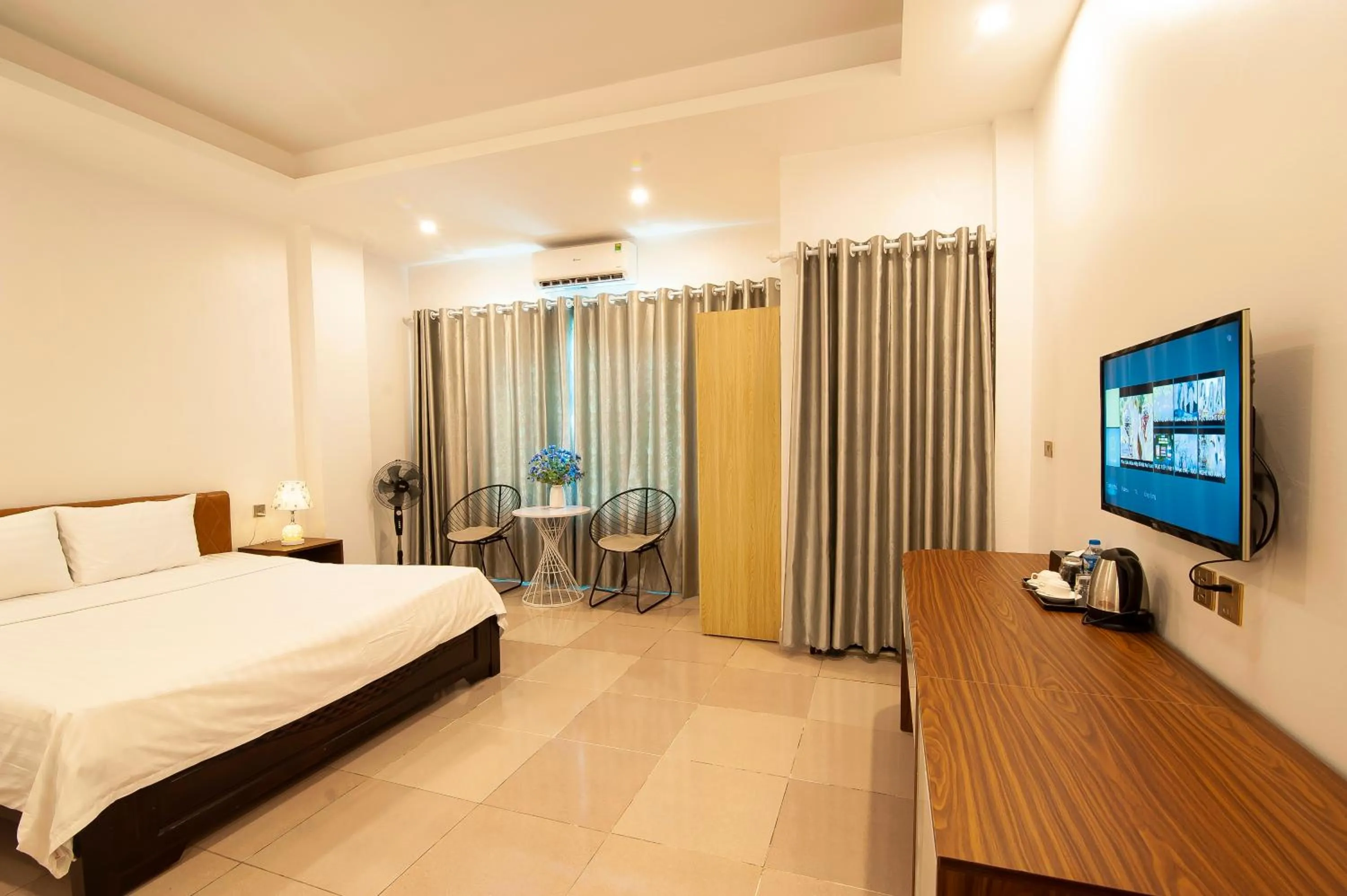 Photo of the whole room, Bed in Tam Coc Peaceful Hotel