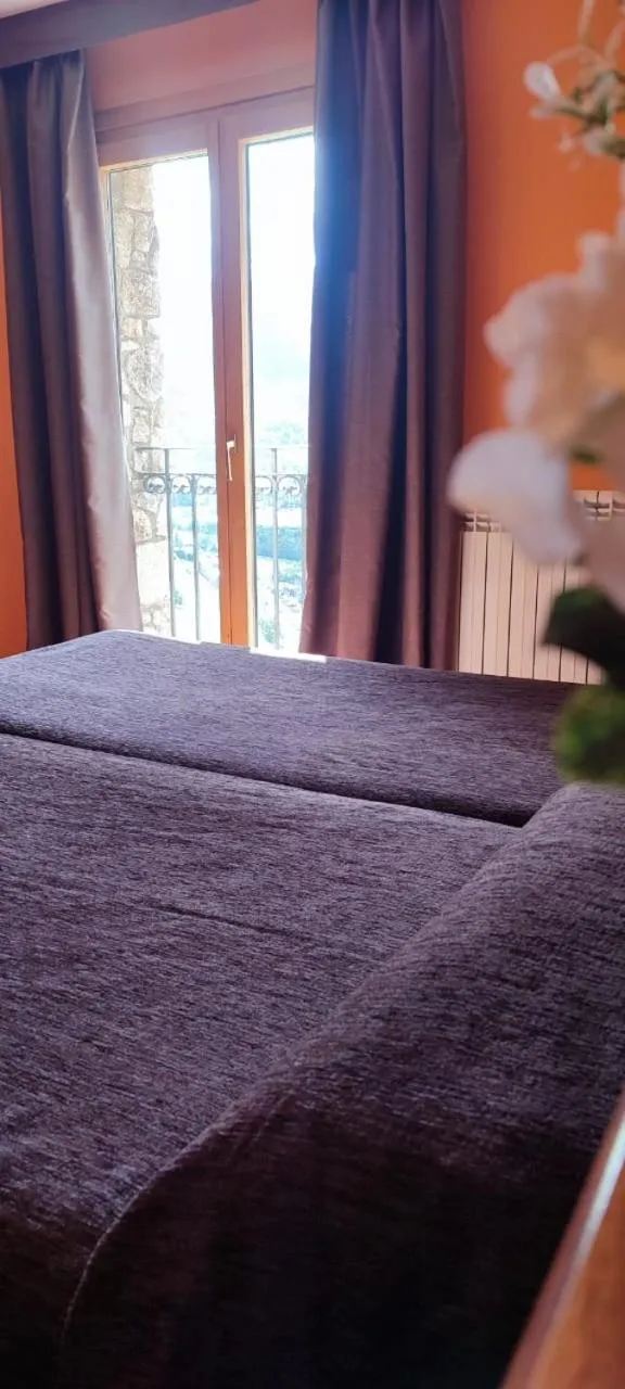 Quiet street view, Bed in Hotel Ransol