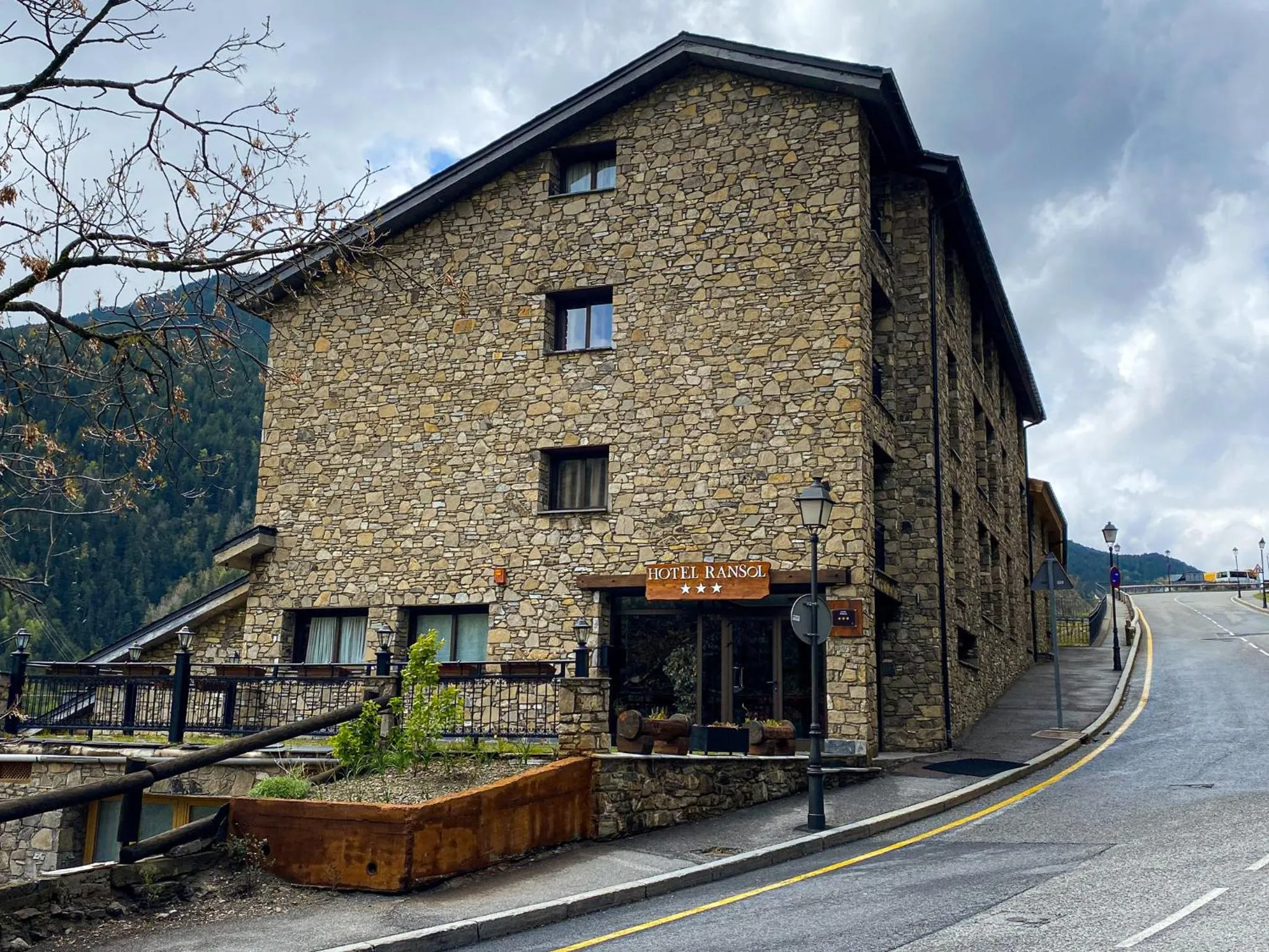 Property building in Hotel Ransol