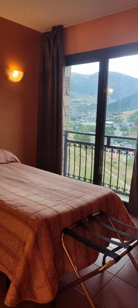 City view, Bed in Hotel Ransol