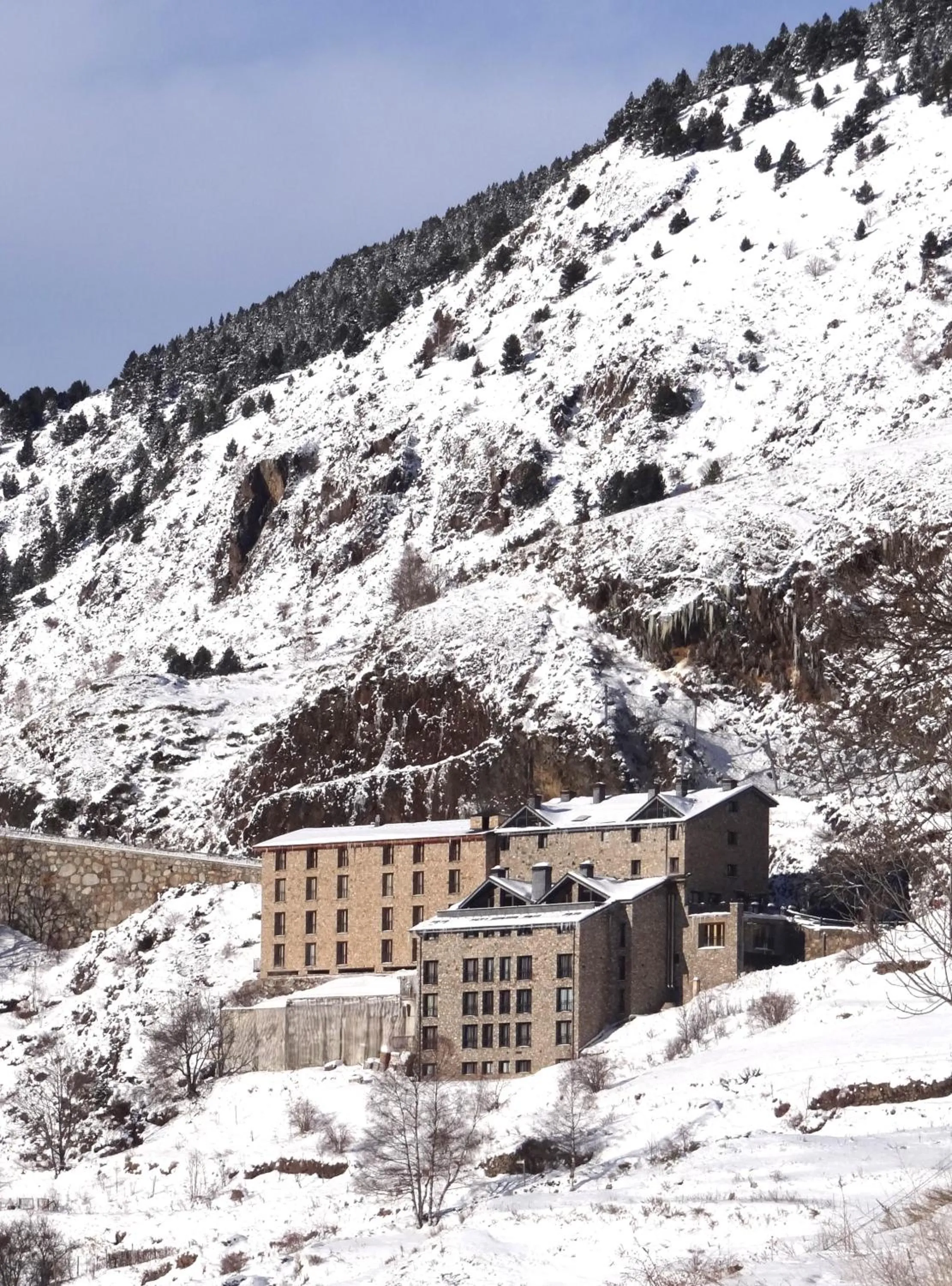 Property building in Hotel Ransol