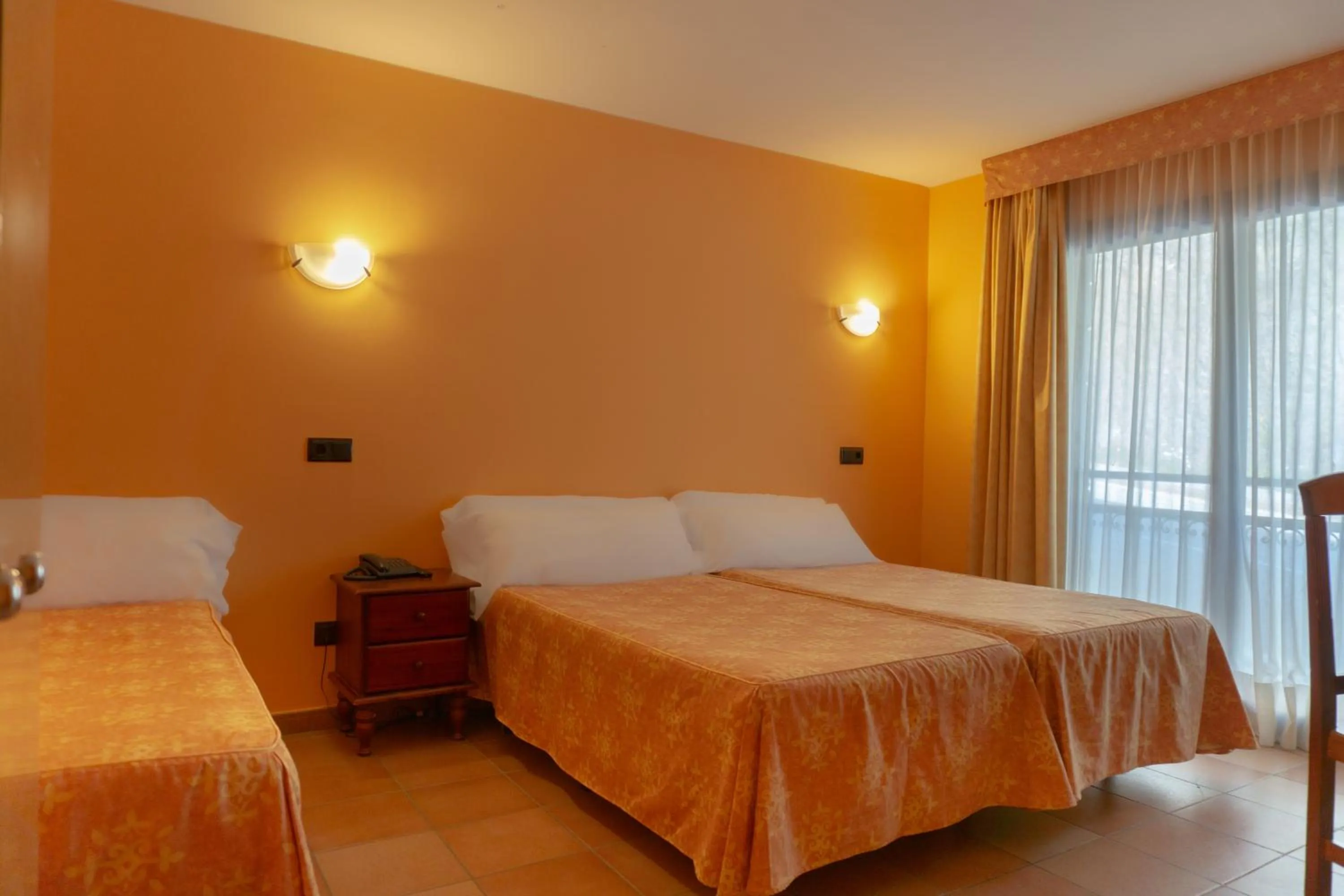 Photo of the whole room, Bed in Hotel Ransol