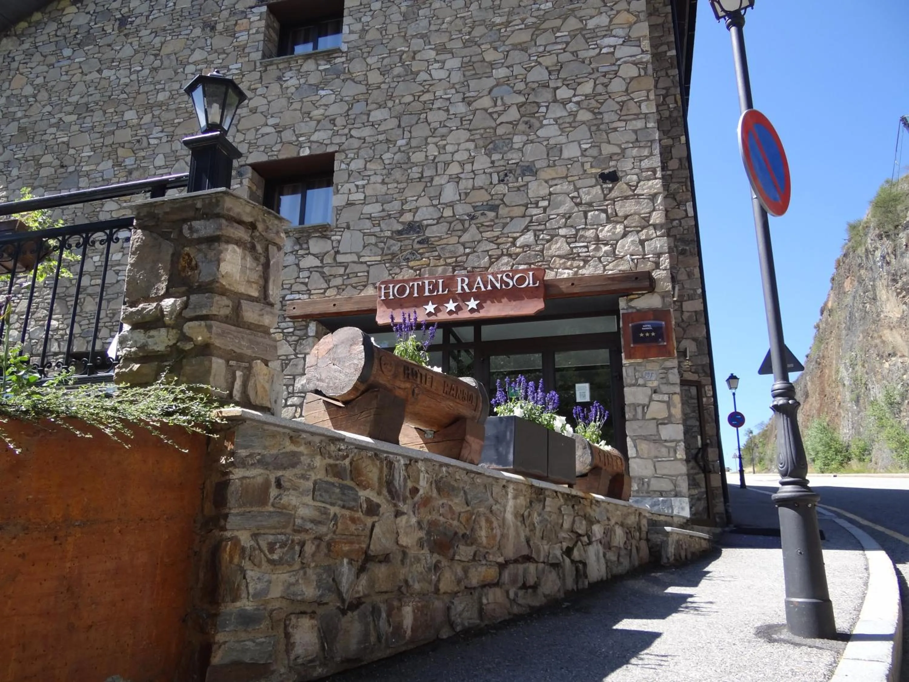 Property building in Hotel Ransol