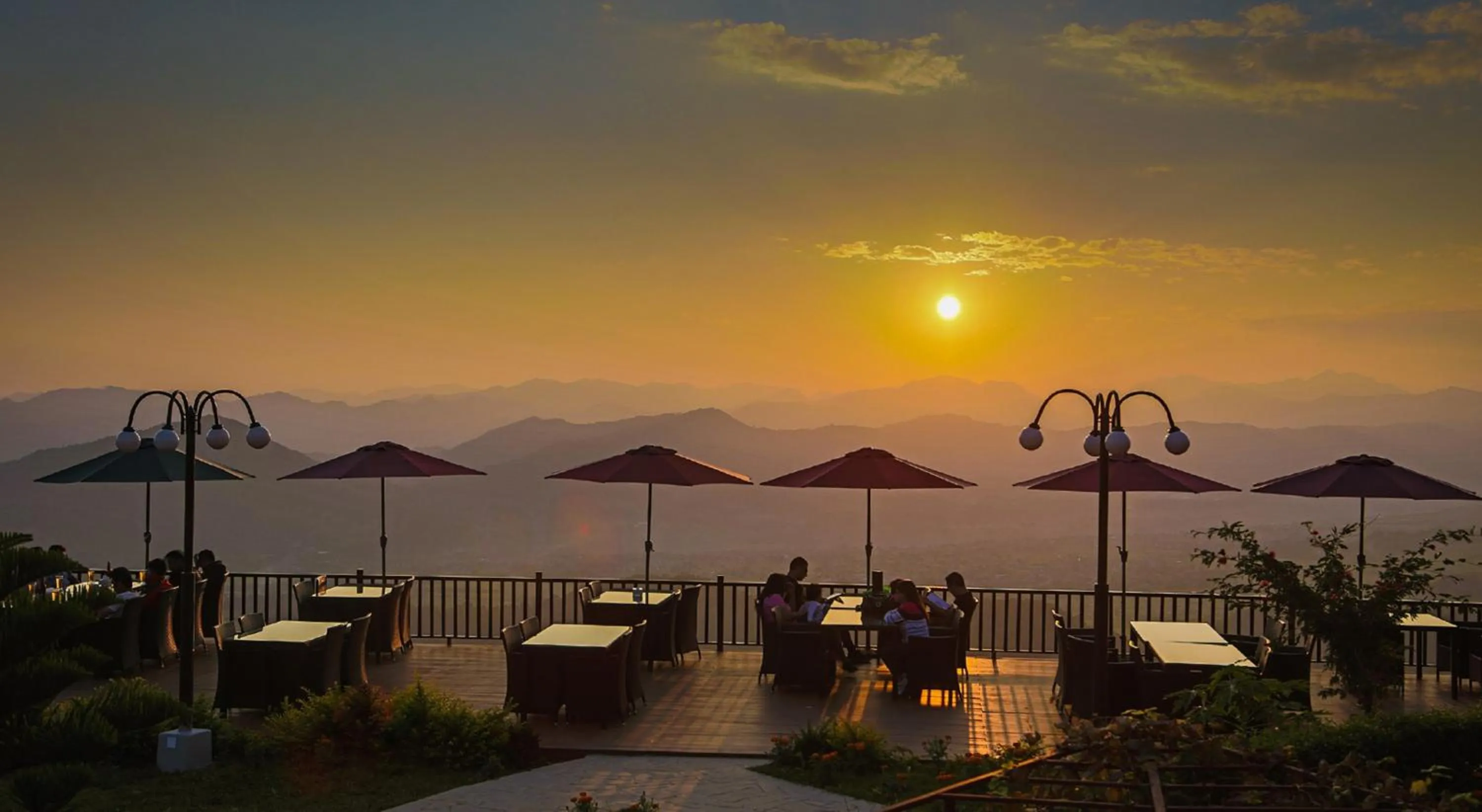 Restaurant/places to eat in Rupakot Resort