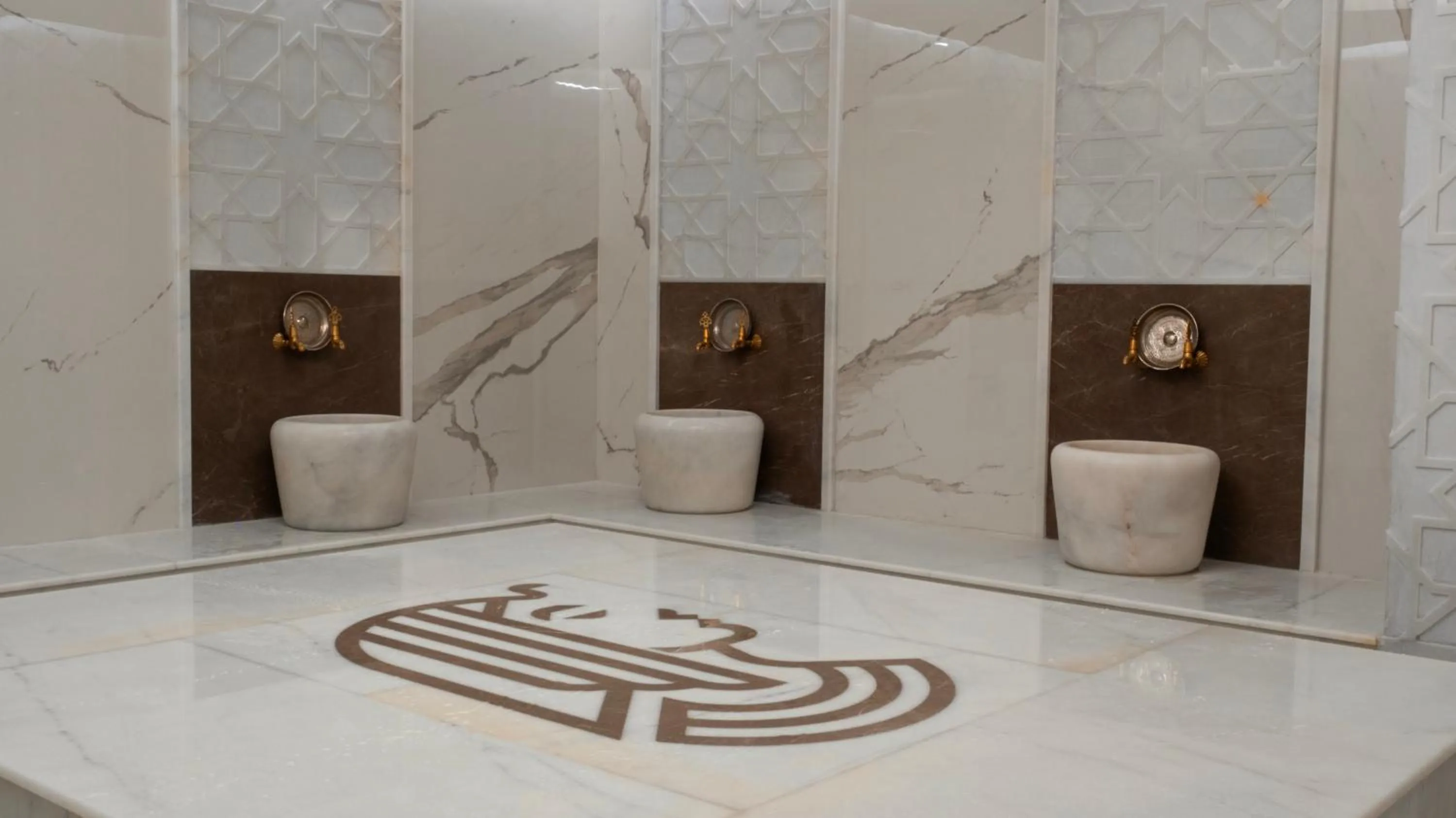 Public Bath in Kleopatra Dreams Beach Hotel