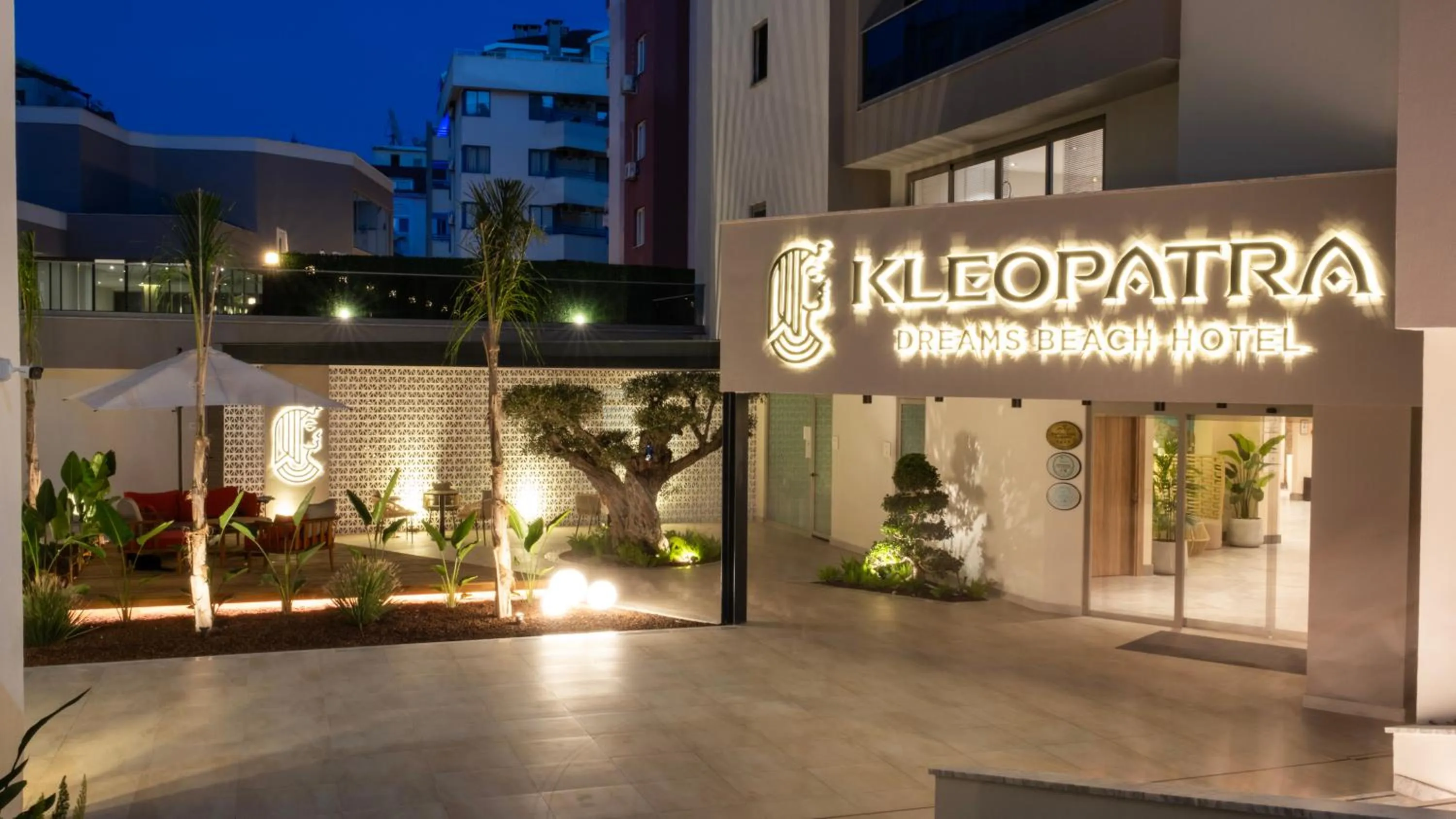 Garden in Kleopatra Dreams Beach Hotel