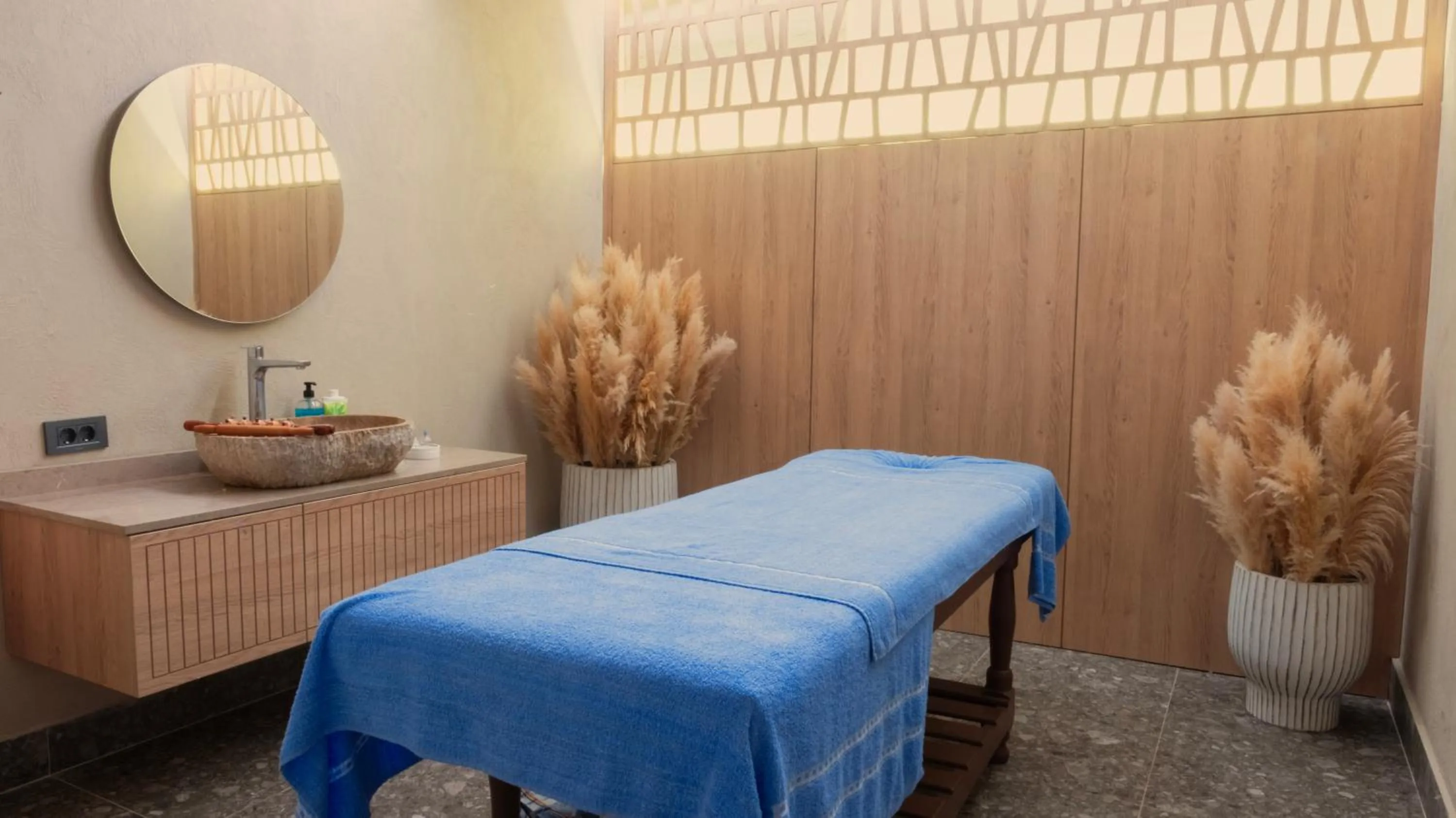 Public Bath in Kleopatra Dreams Beach Hotel