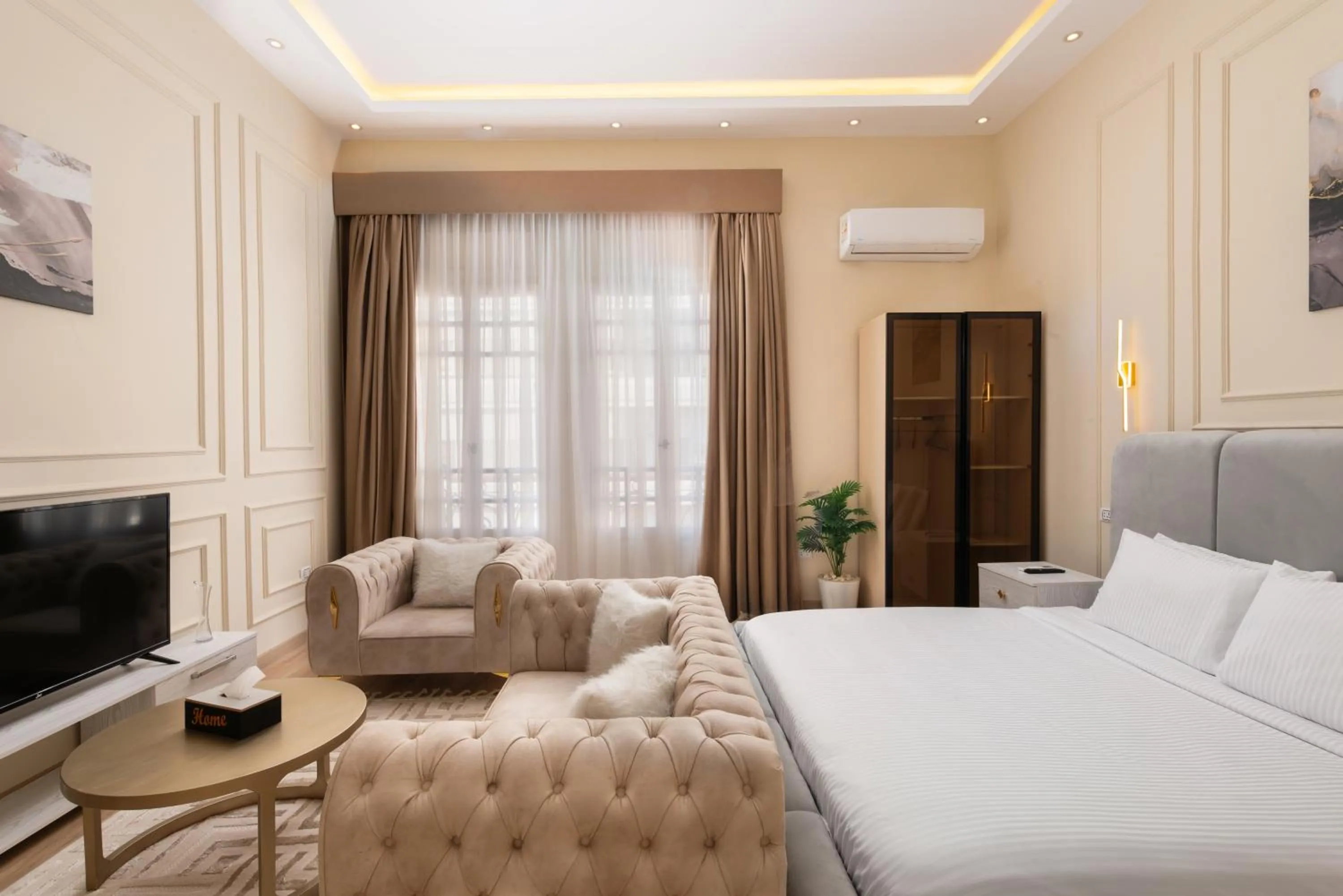 Communal lounge/ TV room, Bed in Museum Studios