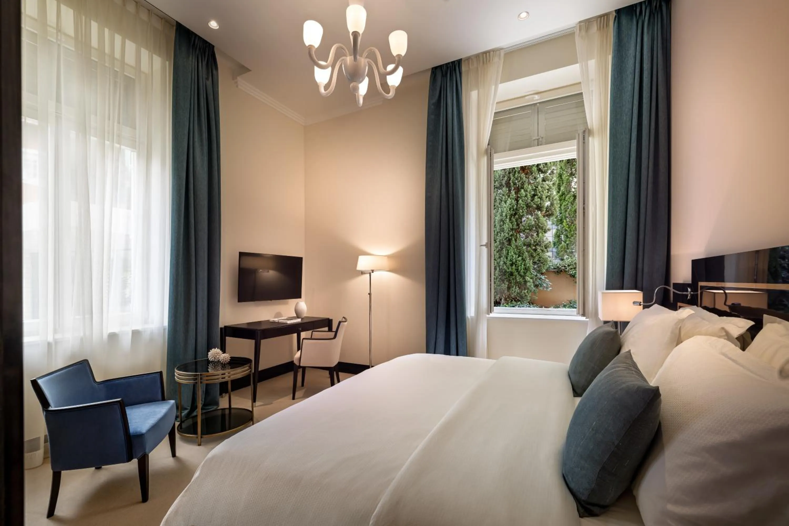 Bed in Boutique Hotel Alhambra