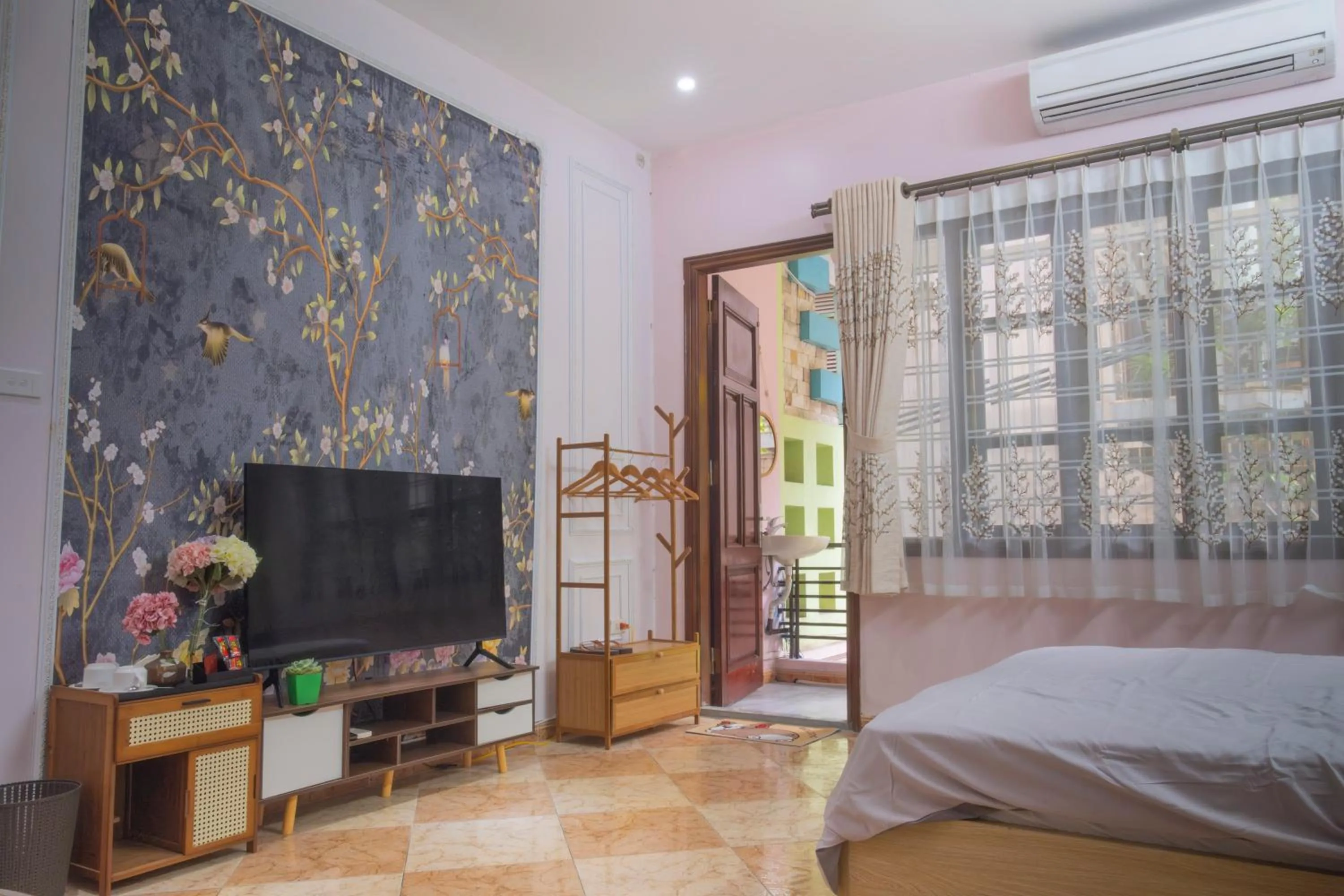 Photo of the whole room in La Sen Westlake Tay Ho Homestay