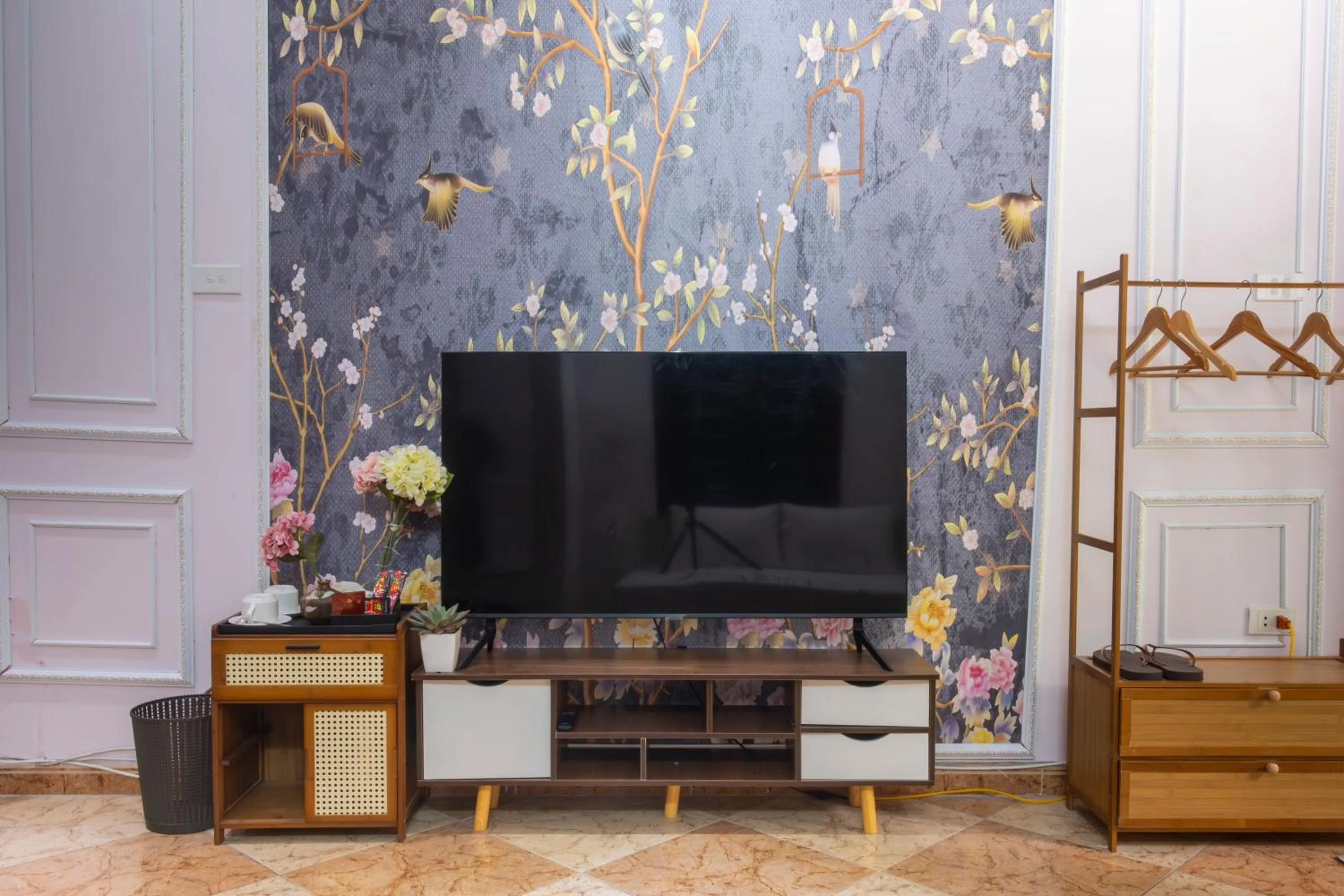 TV and multimedia in La Sen Westlake Tay Ho Homestay