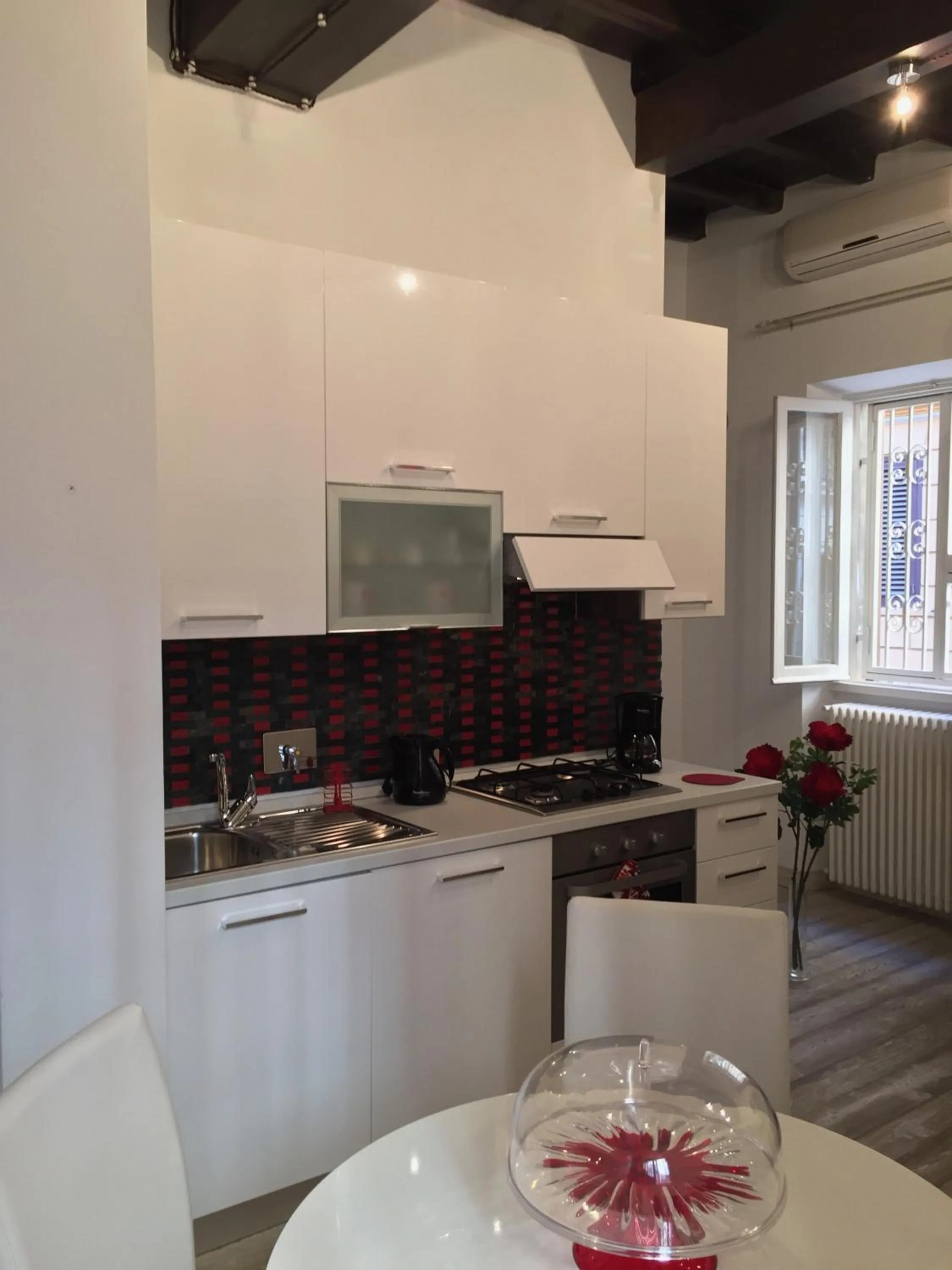 Kitchen or kitchenette in B&S Suite Colosseo